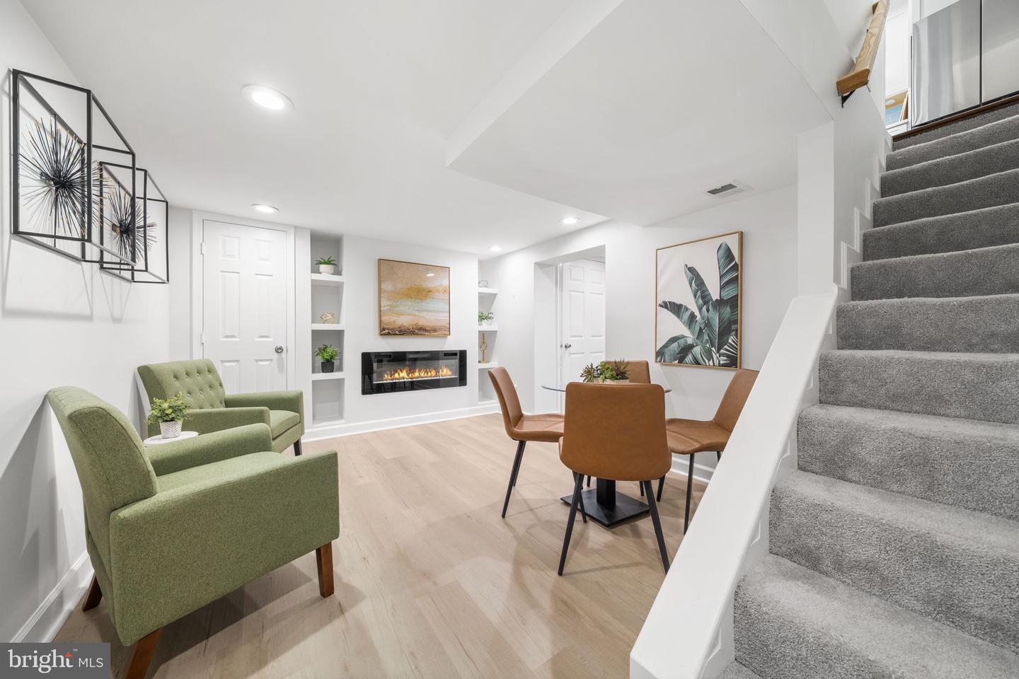 2101 FARRINGTON AVE, ALEXANDRIA, Virginia 22303, 2 Bedrooms Bedrooms, ,2 BathroomsBathrooms,Residential,For sale,2101 FARRINGTON AVE,VAFX2275030 MLS # VAFX2275030