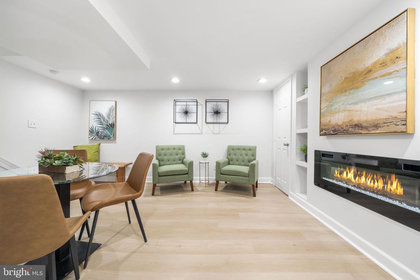 2101 FARRINGTON AVE, ALEXANDRIA, Virginia 22303, 2 Bedrooms Bedrooms, ,2 BathroomsBathrooms,Residential,For sale,2101 FARRINGTON AVE,VAFX2275030 MLS # VAFX2275030