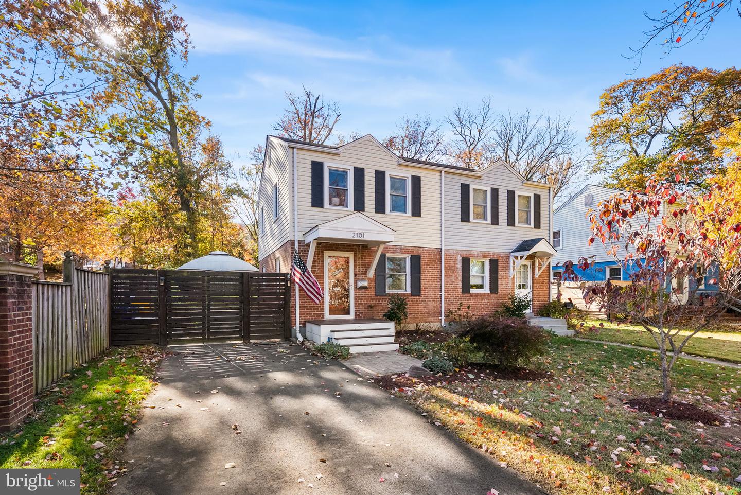 2101 FARRINGTON AVE, ALEXANDRIA, Virginia 22303, 2 Bedrooms Bedrooms, ,2 BathroomsBathrooms,Residential,For sale,2101 FARRINGTON AVE,VAFX2275030 MLS # VAFX2275030