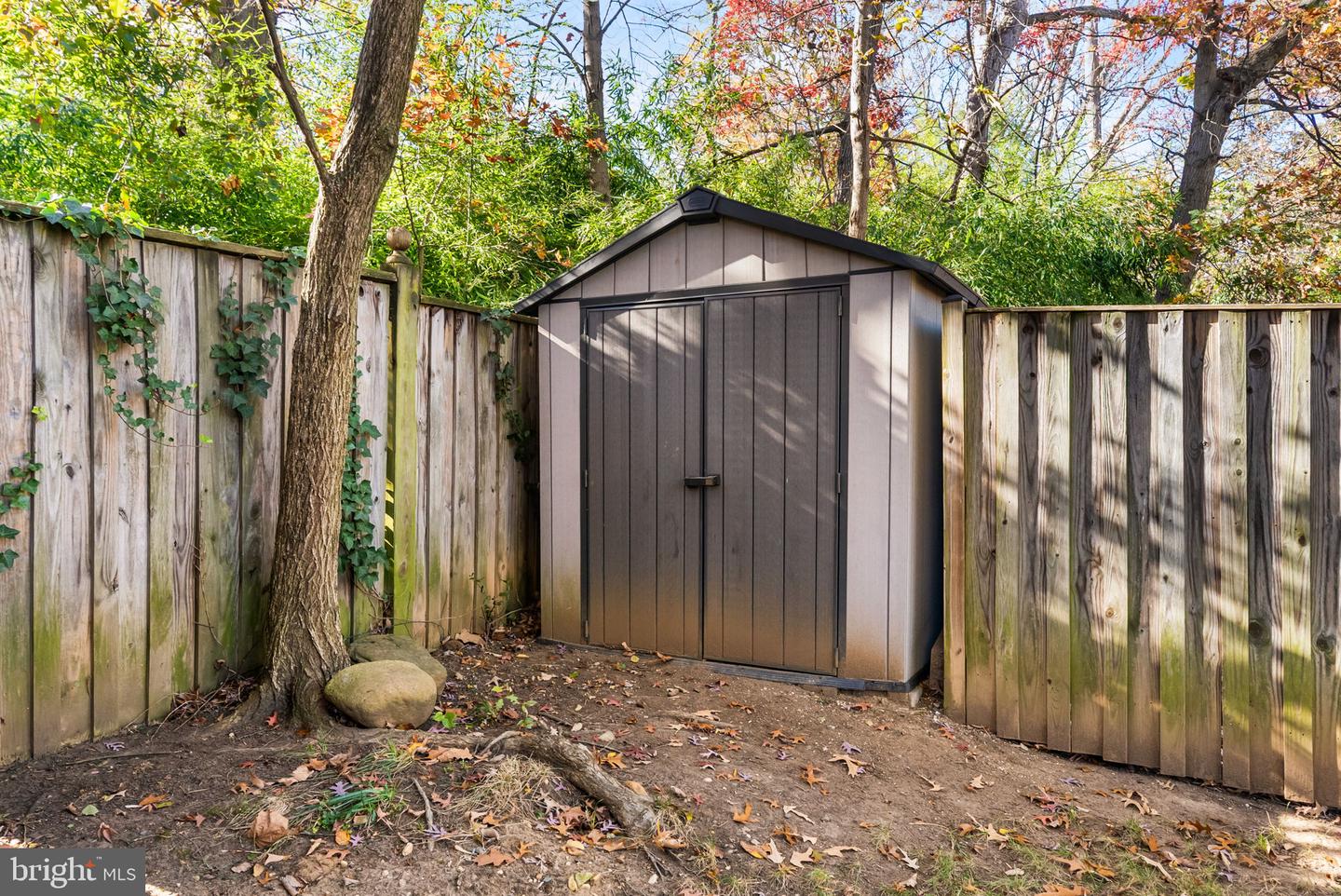 2101 FARRINGTON AVE, ALEXANDRIA, Virginia 22303, 2 Bedrooms Bedrooms, ,2 BathroomsBathrooms,Residential,For sale,2101 FARRINGTON AVE,VAFX2275030 MLS # VAFX2275030