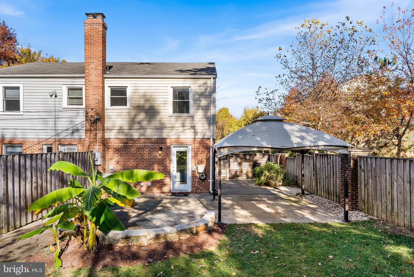 2101 FARRINGTON AVE, ALEXANDRIA, Virginia 22303, 2 Bedrooms Bedrooms, ,2 BathroomsBathrooms,Residential,For sale,2101 FARRINGTON AVE,VAFX2275030 MLS # VAFX2275030