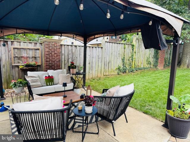 2101 FARRINGTON AVE, ALEXANDRIA, Virginia 22303, 2 Bedrooms Bedrooms, ,2 BathroomsBathrooms,Residential,For sale,2101 FARRINGTON AVE,VAFX2275030 MLS # VAFX2275030