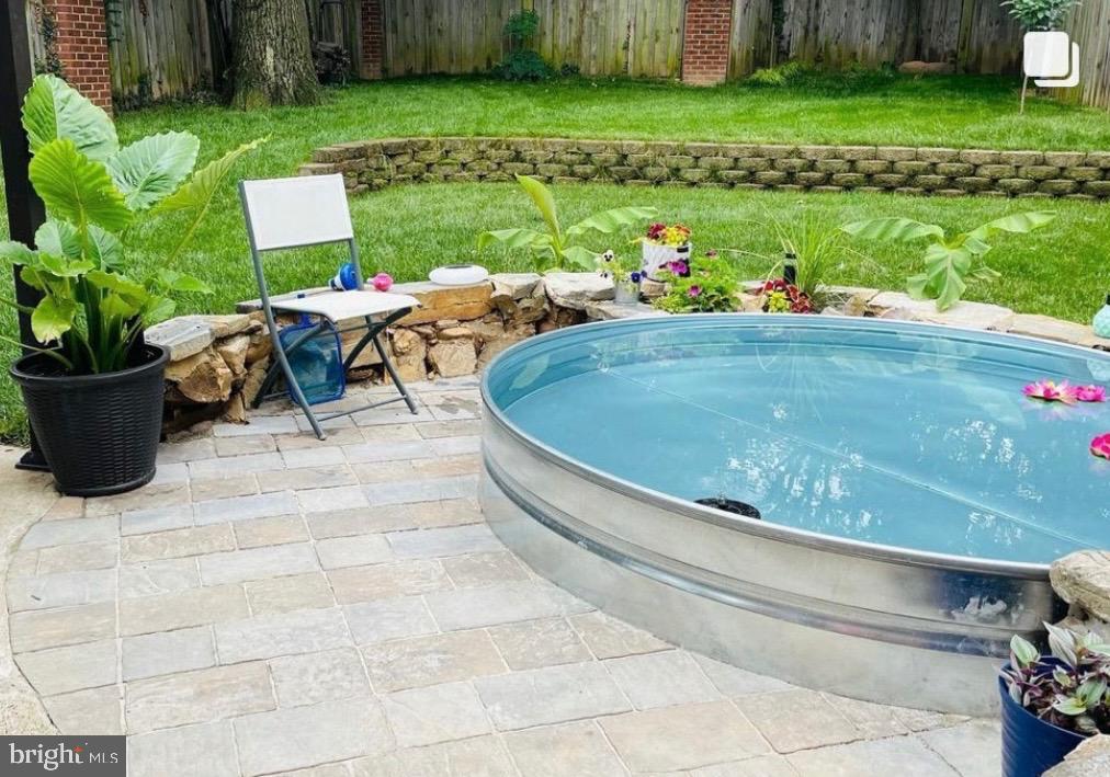 2101 FARRINGTON AVE, ALEXANDRIA, Virginia 22303, 2 Bedrooms Bedrooms, ,2 BathroomsBathrooms,Residential,For sale,2101 FARRINGTON AVE,VAFX2275030 MLS # VAFX2275030