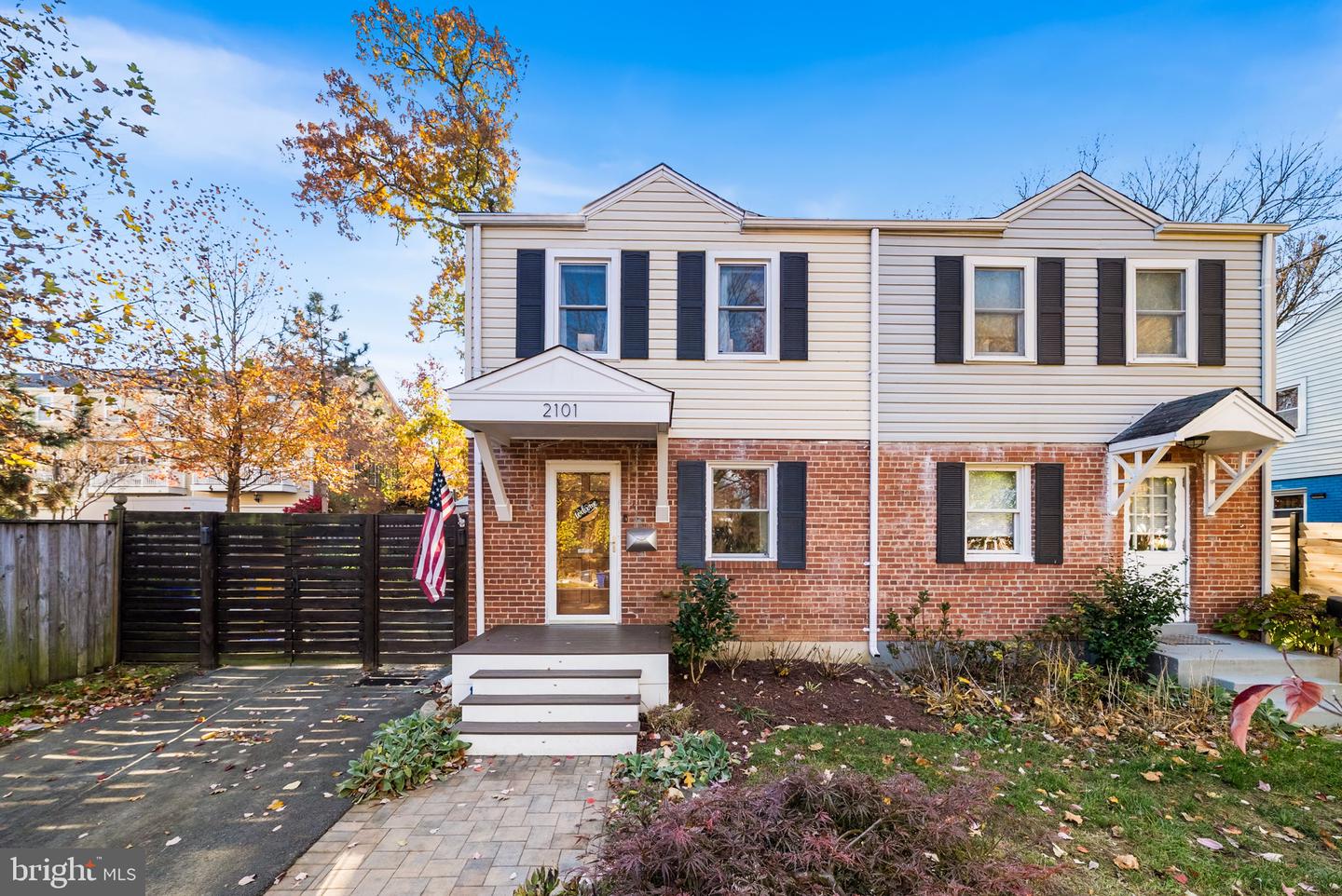 2101 FARRINGTON AVE, ALEXANDRIA, Virginia 22303, 2 Bedrooms Bedrooms, ,2 BathroomsBathrooms,Residential,For sale,2101 FARRINGTON AVE,VAFX2275030 MLS # VAFX2275030