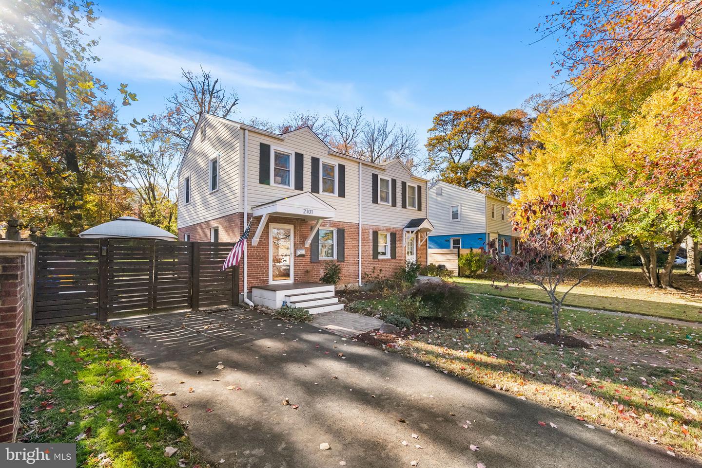 2101 FARRINGTON AVE, ALEXANDRIA, Virginia 22303, 2 Bedrooms Bedrooms, ,2 BathroomsBathrooms,Residential,For sale,2101 FARRINGTON AVE,VAFX2275030 MLS # VAFX2275030