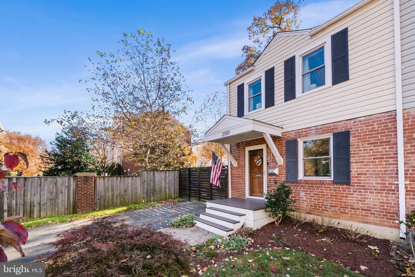 2101 FARRINGTON AVE, ALEXANDRIA, Virginia 22303, 2 Bedrooms Bedrooms, ,2 BathroomsBathrooms,Residential,For sale,2101 FARRINGTON AVE,VAFX2275030 MLS # VAFX2275030