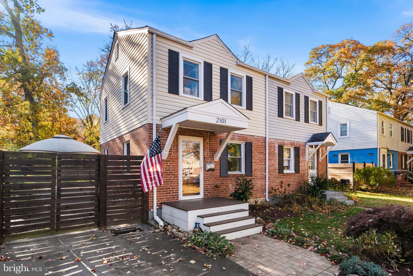2101 FARRINGTON AVE, ALEXANDRIA, Virginia 22303, 2 Bedrooms Bedrooms, ,2 BathroomsBathrooms,Residential,For sale,2101 FARRINGTON AVE,VAFX2275030 MLS # VAFX2275030