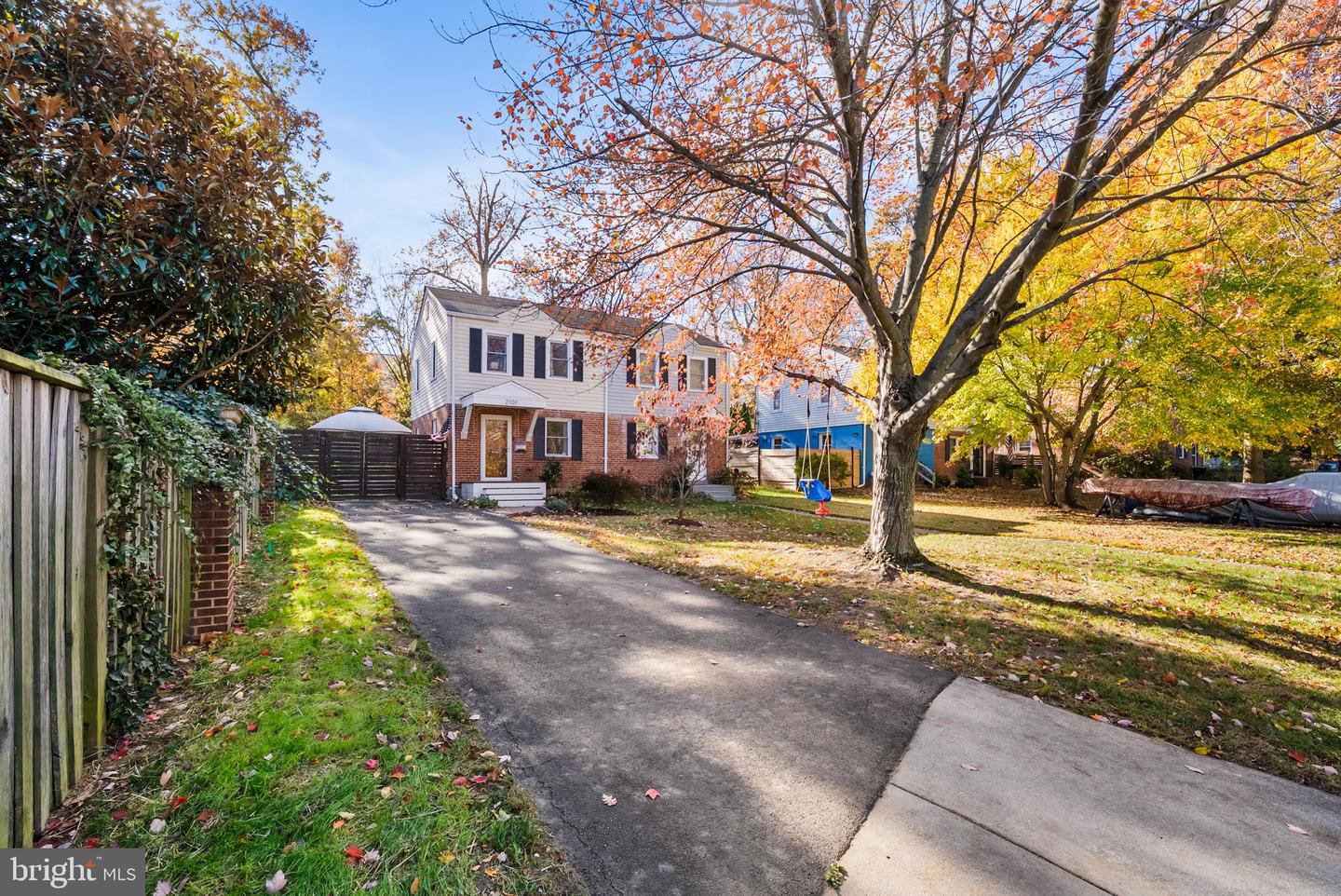 2101 FARRINGTON AVE, ALEXANDRIA, Virginia 22303, 2 Bedrooms Bedrooms, ,2 BathroomsBathrooms,Residential,For sale,2101 FARRINGTON AVE,VAFX2275030 MLS # VAFX2275030