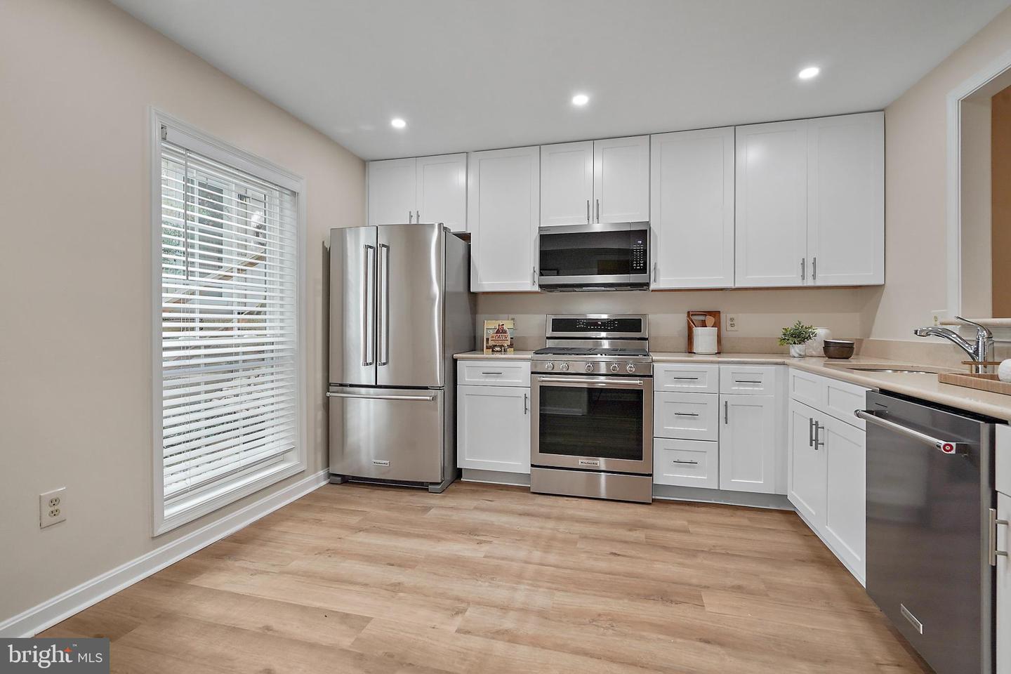 7772 WILLOW POINT DR #7772, FALLS CHURCH, Virginia 22042, 2 Bedrooms Bedrooms, 10 Rooms Rooms,2 BathroomsBathrooms,Residential,For sale,7772 WILLOW POINT DR #7772,VAFX2275298 MLS # VAFX2275298