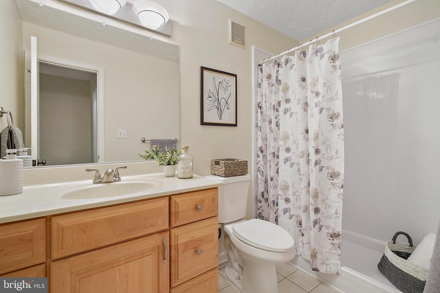 7772 WILLOW POINT DR #7772, FALLS CHURCH, Virginia 22042, 2 Bedrooms Bedrooms, 10 Rooms Rooms,2 BathroomsBathrooms,Residential,For sale,7772 WILLOW POINT DR #7772,VAFX2275298 MLS # VAFX2275298