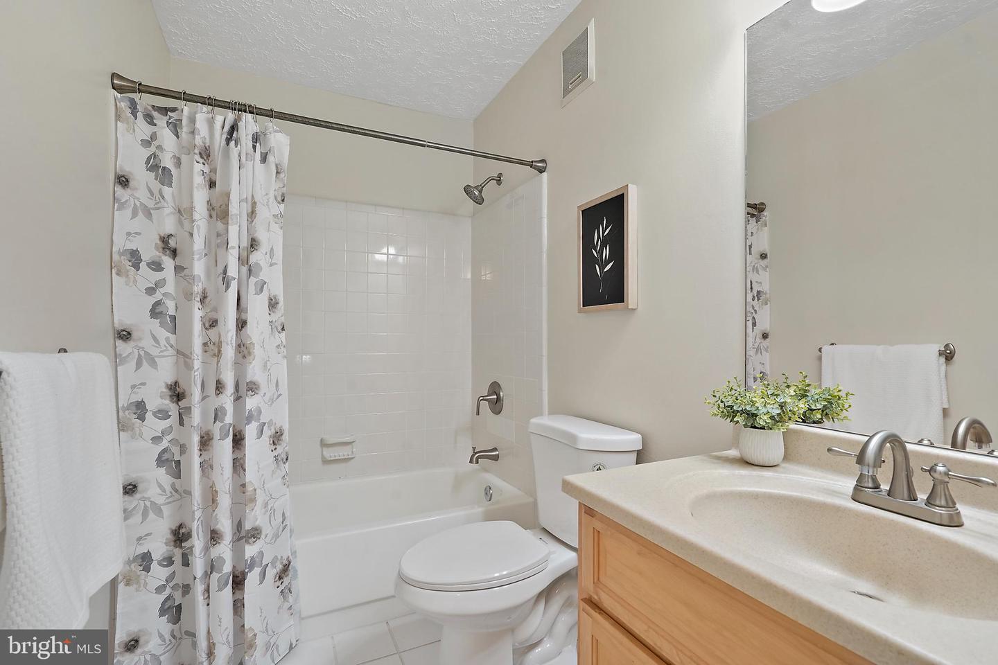 7772 WILLOW POINT DR #7772, FALLS CHURCH, Virginia 22042, 2 Bedrooms Bedrooms, 10 Rooms Rooms,2 BathroomsBathrooms,Residential,For sale,7772 WILLOW POINT DR #7772,VAFX2275298 MLS # VAFX2275298