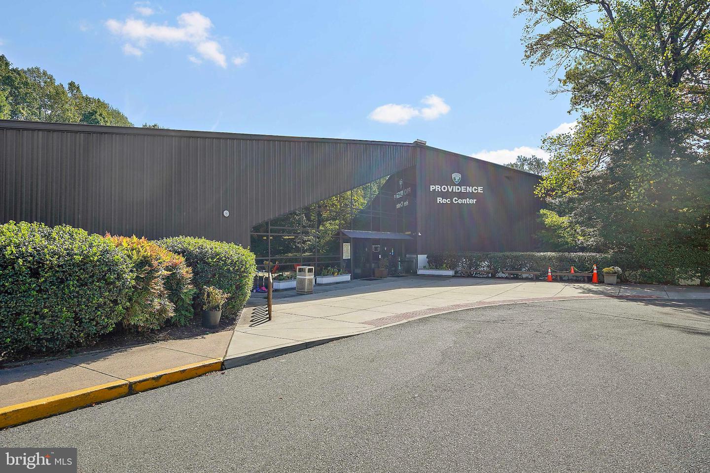 7772 WILLOW POINT DR #7772, FALLS CHURCH, Virginia 22042, 2 Bedrooms Bedrooms, 10 Rooms Rooms,2 BathroomsBathrooms,Residential,For sale,7772 WILLOW POINT DR #7772,VAFX2275298 MLS # VAFX2275298