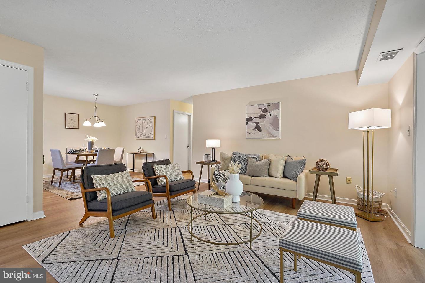 7772 WILLOW POINT DR #7772, FALLS CHURCH, Virginia 22042, 2 Bedrooms Bedrooms, 10 Rooms Rooms,2 BathroomsBathrooms,Residential,For sale,7772 WILLOW POINT DR #7772,VAFX2275298 MLS # VAFX2275298