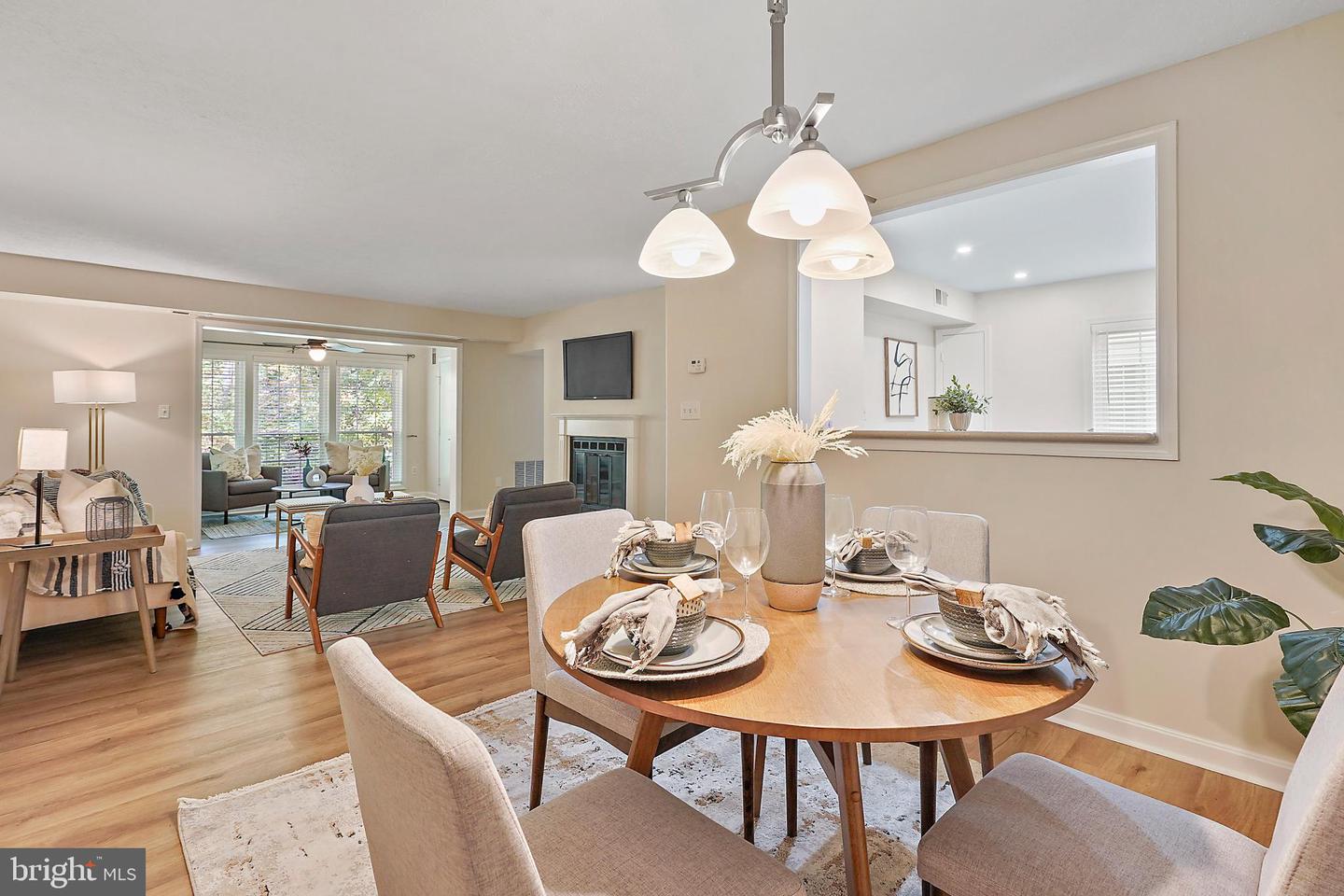 7772 WILLOW POINT DR #7772, FALLS CHURCH, Virginia 22042, 2 Bedrooms Bedrooms, 10 Rooms Rooms,2 BathroomsBathrooms,Residential,For sale,7772 WILLOW POINT DR #7772,VAFX2275298 MLS # VAFX2275298