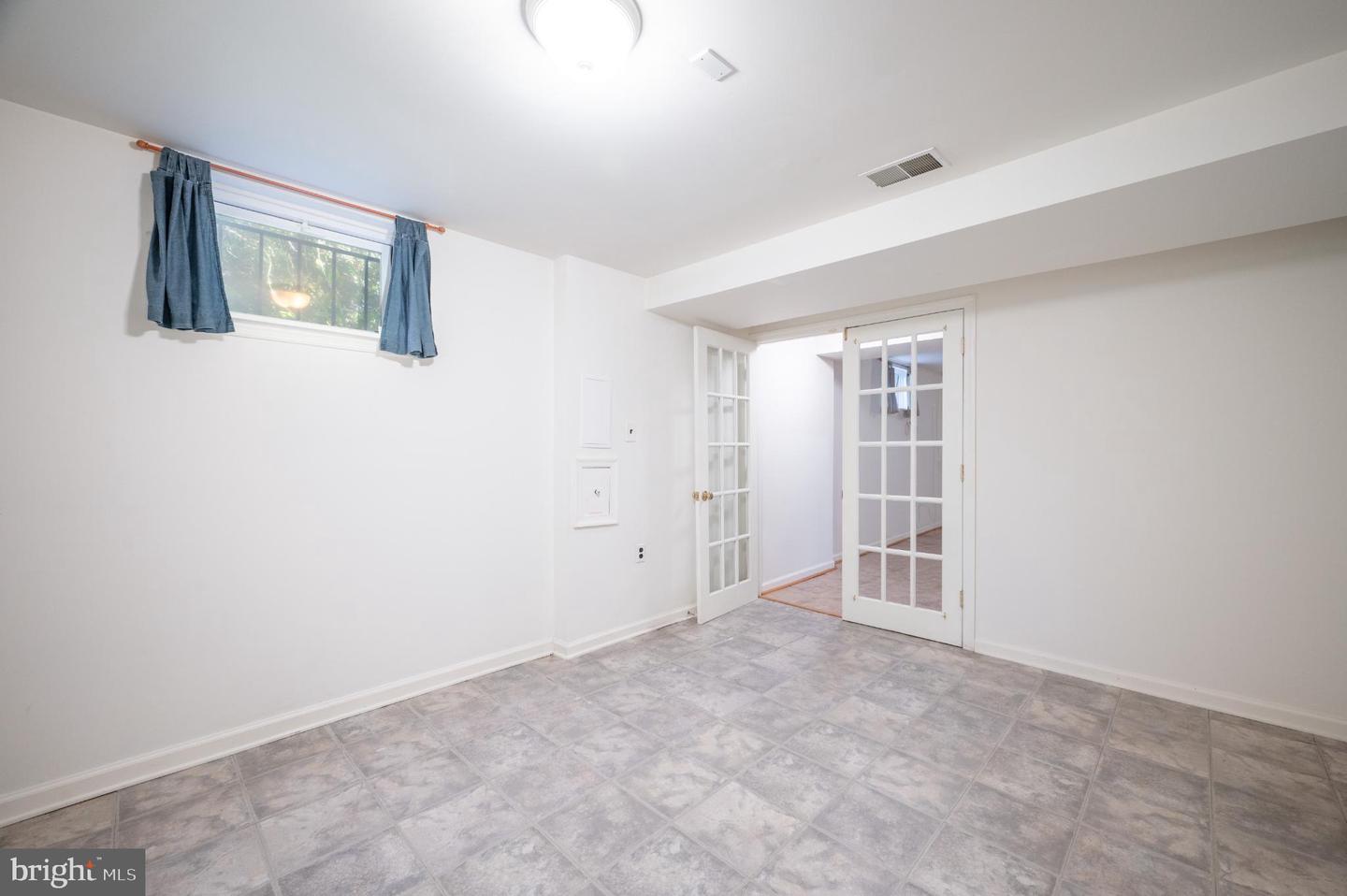 6329 NICHOLSON ST, FALLS CHURCH, Virginia 22044, 4 Bedrooms Bedrooms, 8 Rooms Rooms,3 BathroomsBathrooms,Residential,For sale,6329 NICHOLSON ST,VAFX2275766 MLS # VAFX2275766