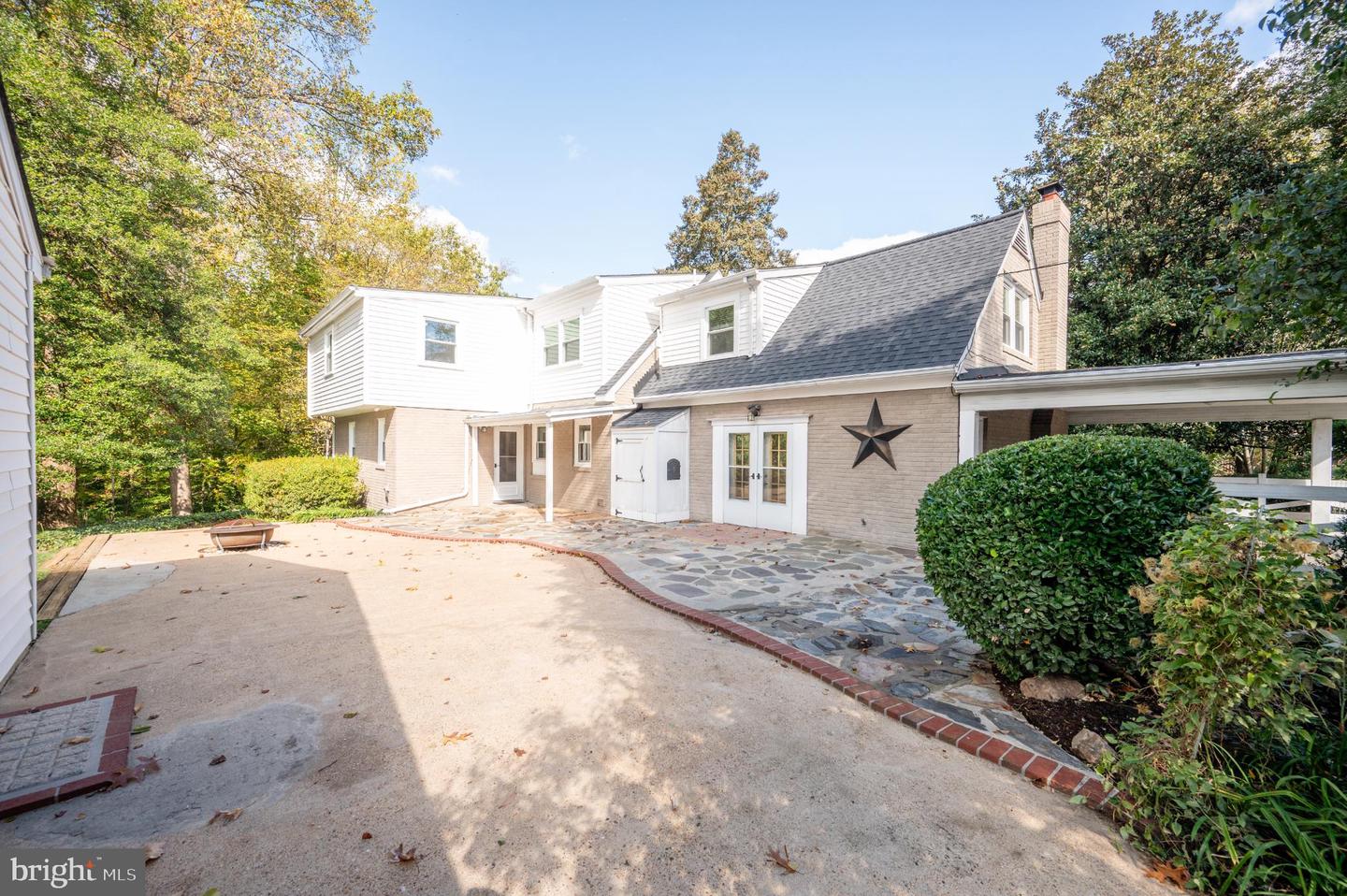 6329 NICHOLSON ST, FALLS CHURCH, Virginia 22044, 4 Bedrooms Bedrooms, 8 Rooms Rooms,3 BathroomsBathrooms,Residential,For sale,6329 NICHOLSON ST,VAFX2275766 MLS # VAFX2275766