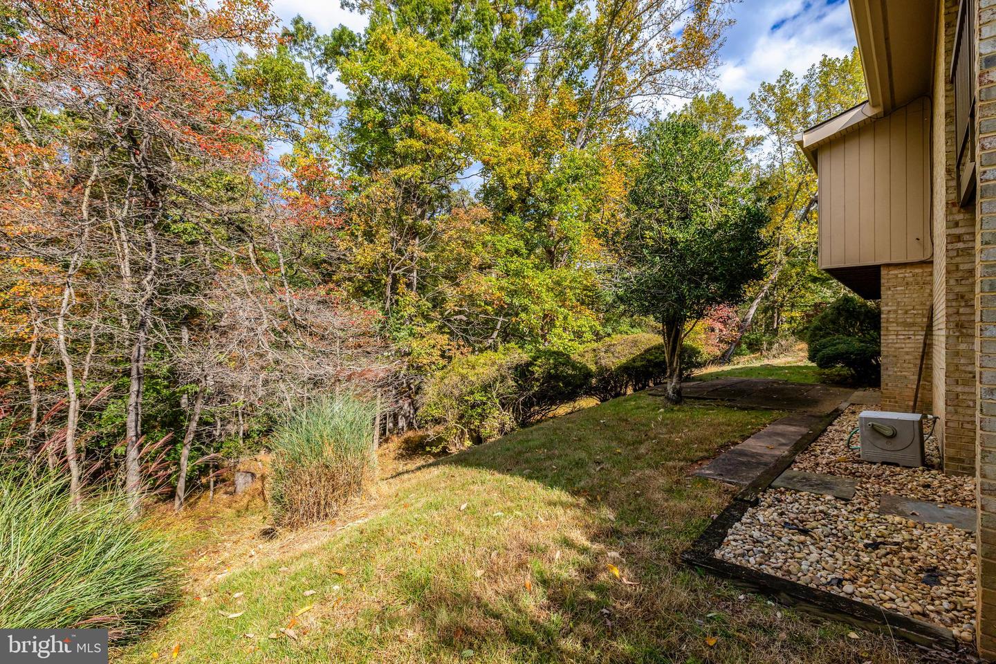 9118 CRICKLEWOOD CT, VIENNA, Virginia 22182, 5 Bedrooms Bedrooms, ,3 BathroomsBathrooms,Residential,For sale,9118 CRICKLEWOOD CT,VAFX2276110 MLS # VAFX2276110