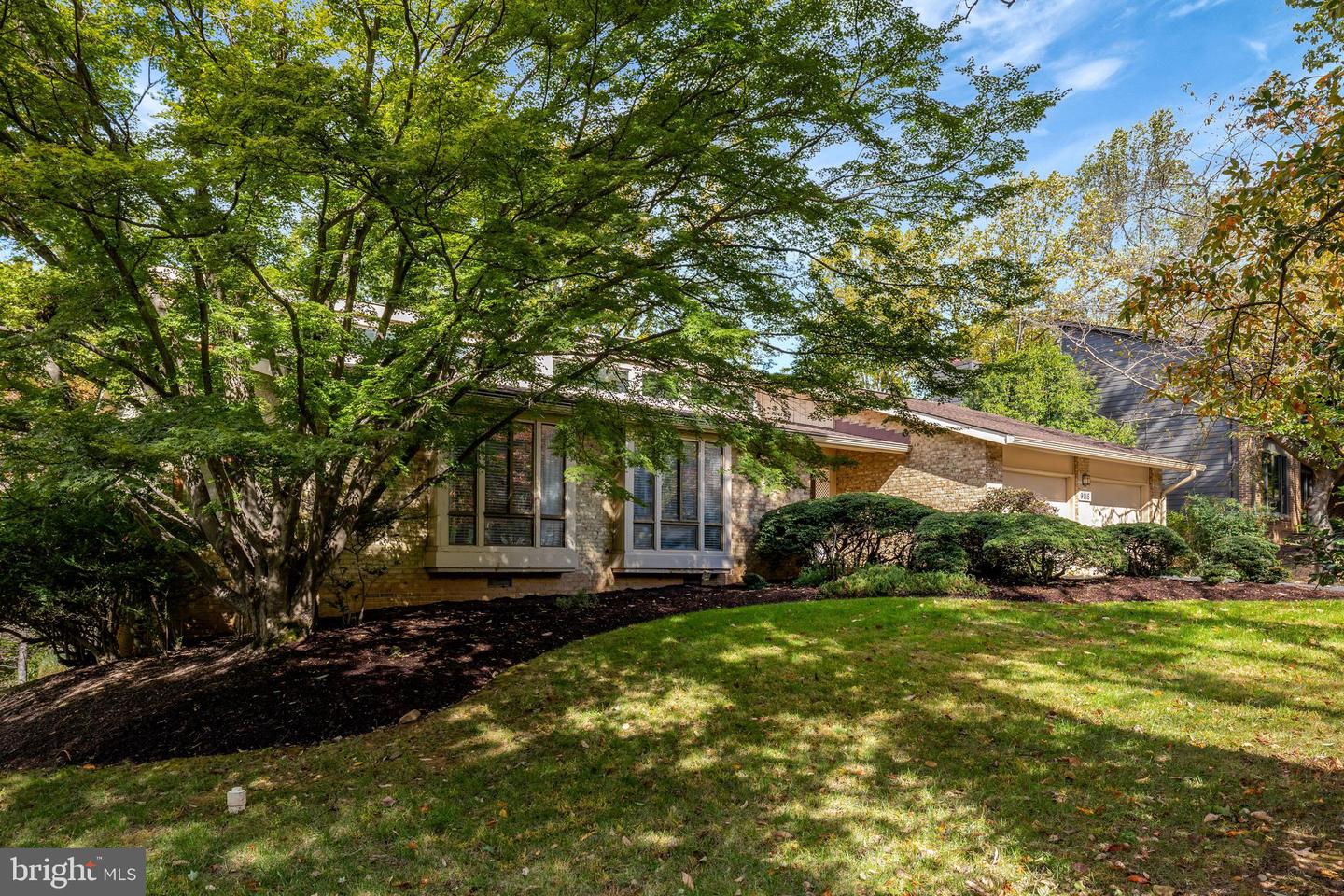 9118 CRICKLEWOOD CT, VIENNA, Virginia 22182, 5 Bedrooms Bedrooms, ,3 BathroomsBathrooms,Residential,For sale,9118 CRICKLEWOOD CT,VAFX2276110 MLS # VAFX2276110