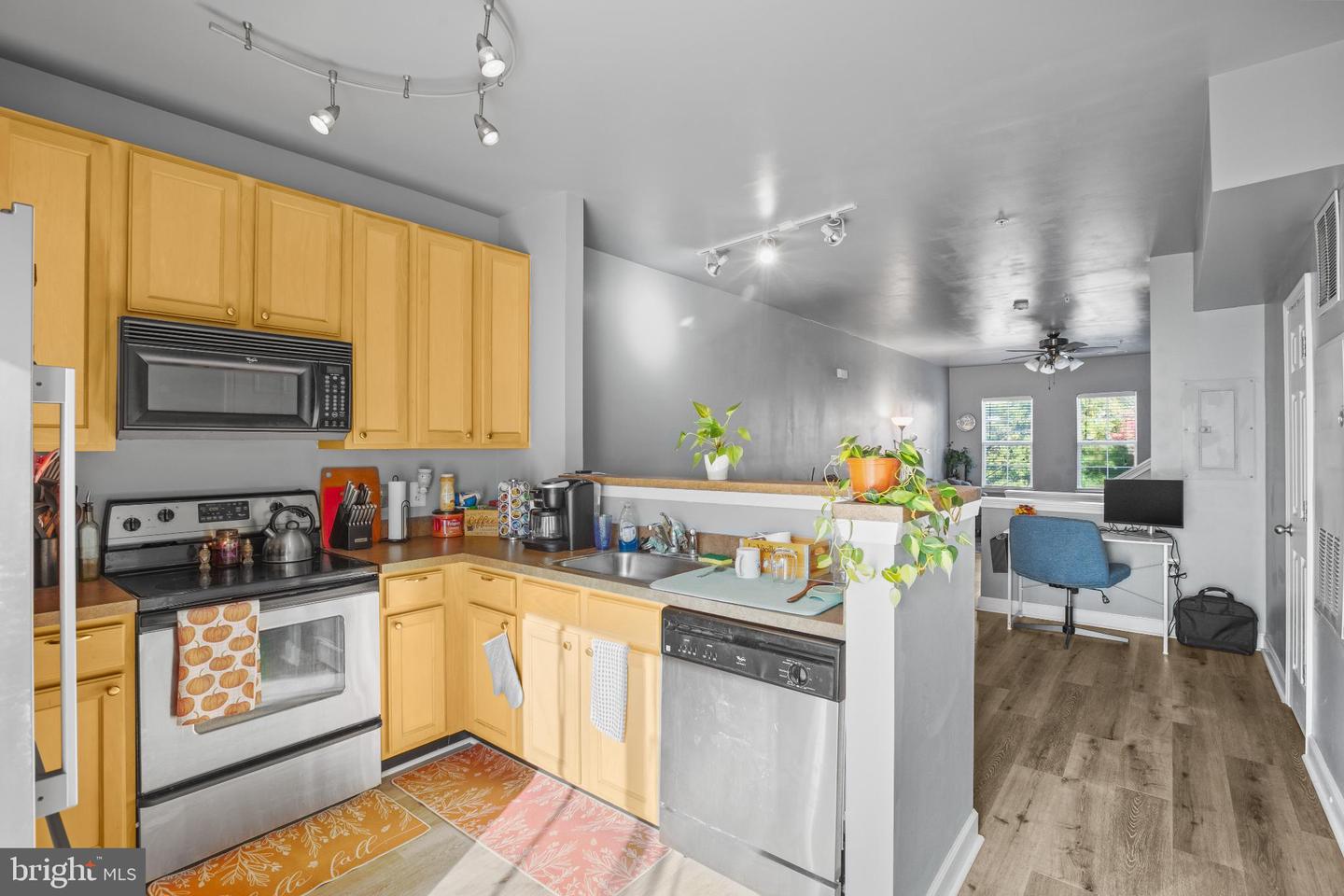 42455 HOLLYHOCK TER, BRAMBLETON, Virginia 20148, 2 Bedrooms Bedrooms, 10 Rooms Rooms,2 BathroomsBathrooms,Residential,For sale,42455 HOLLYHOCK TER,VALO2109740 MLS # VALO2109740