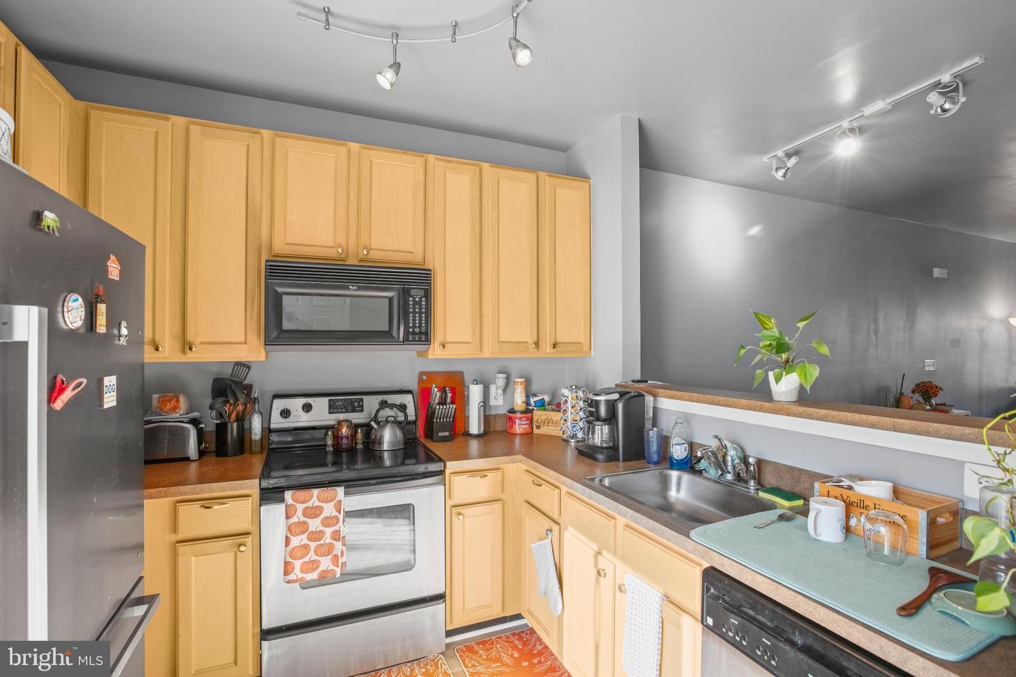 42455 HOLLYHOCK TER, BRAMBLETON, Virginia 20148, 2 Bedrooms Bedrooms, 10 Rooms Rooms,2 BathroomsBathrooms,Residential,For sale,42455 HOLLYHOCK TER,VALO2109740 MLS # VALO2109740