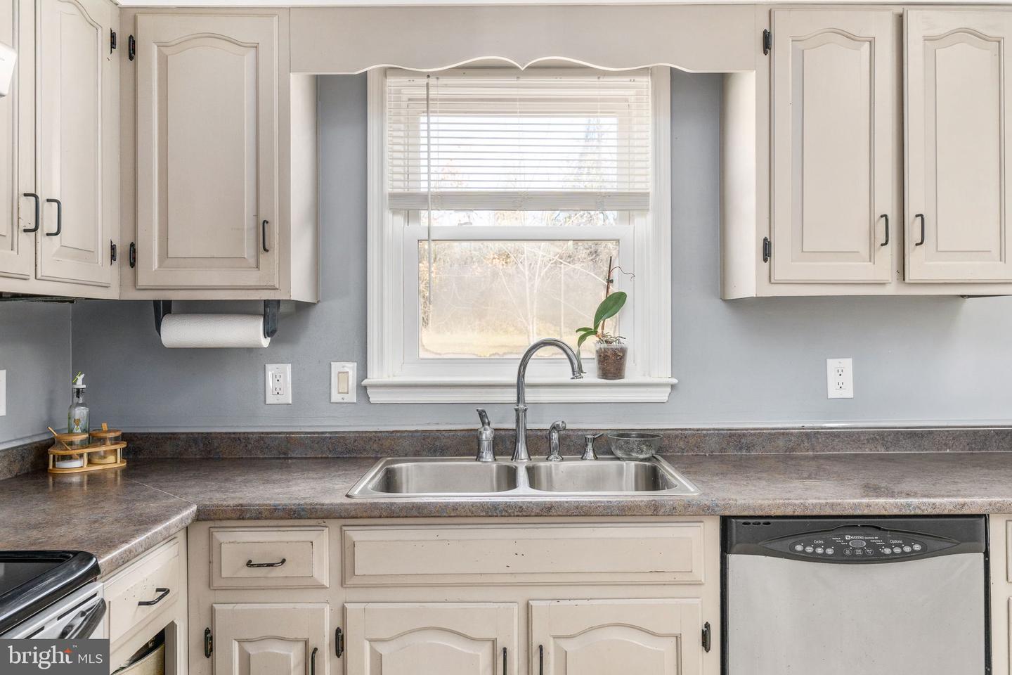 22 LESLIE DR, STAFFORD, Virginia 22556, 3 Bedrooms Bedrooms, ,2 BathroomsBathrooms,Residential,For sale,22 LESLIE DR,VAST2043854 MLS # VAST2043854