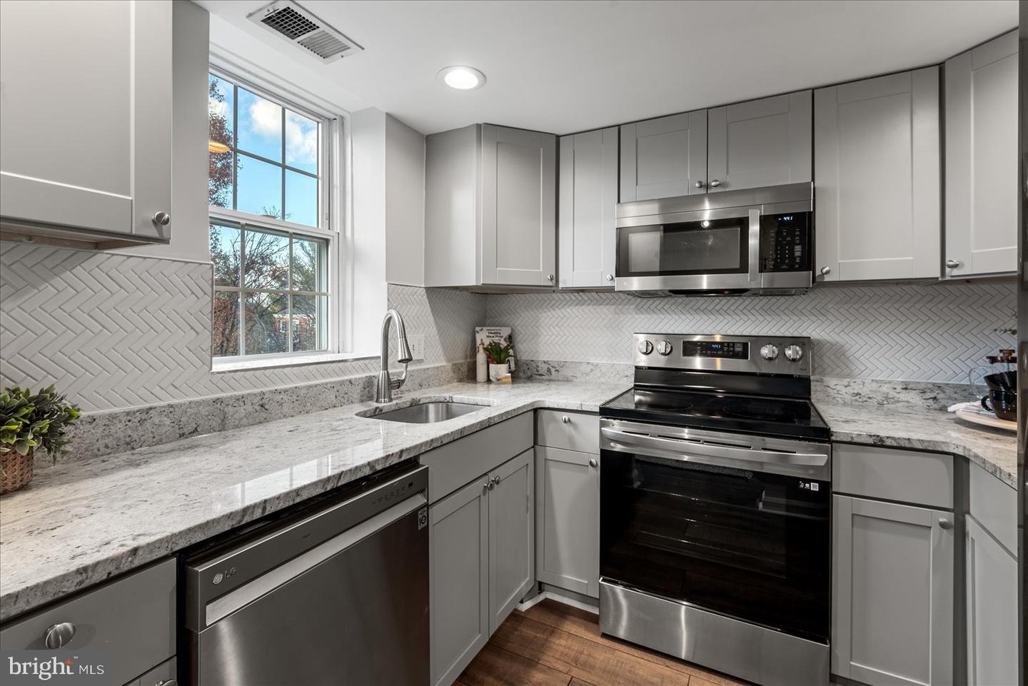 2950 S COLUMBUS ST #C1, ARLINGTON, Virginia 22206, 2 Bedrooms Bedrooms, ,1 BathroomBathrooms,Residential,For sale,2950 S COLUMBUS ST #C1,VAAX2051408 MLS # VAAX2051408