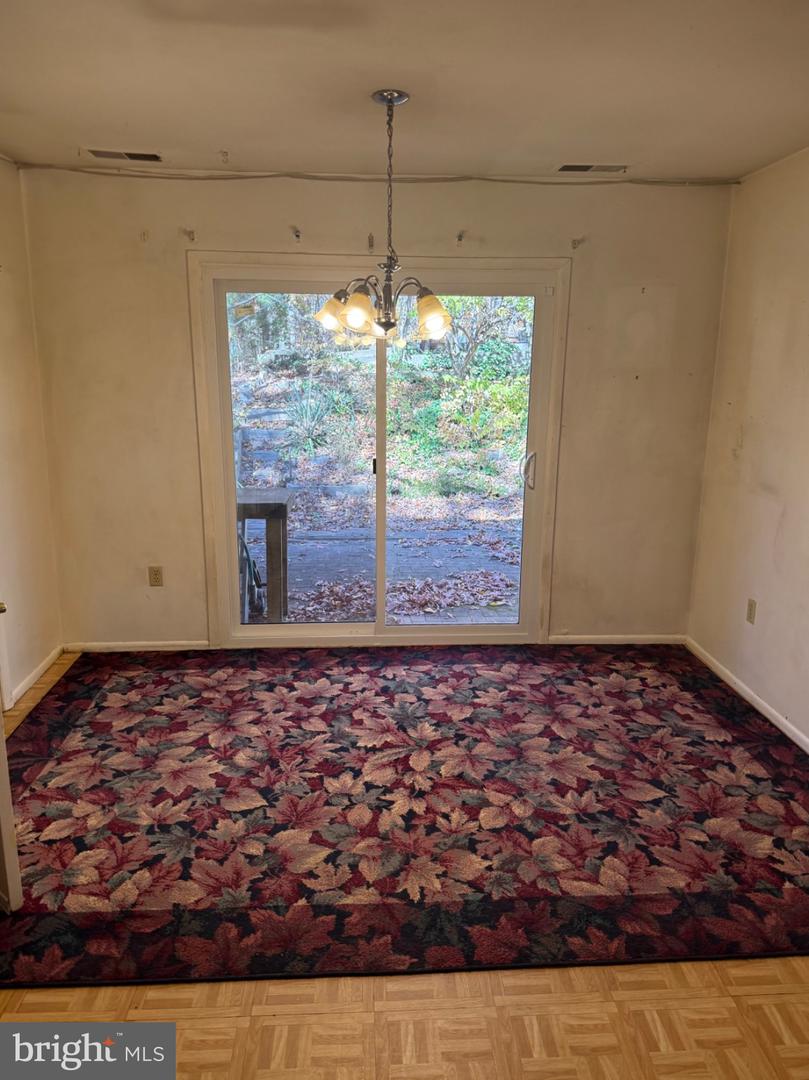 8804 STRAUSE, SPRINGFIELD, Virginia 22153, 3 Bedrooms Bedrooms, 5 Rooms Rooms,2 BathroomsBathrooms,Residential,For sale,8804 STRAUSE,VAFX2277458 MLS # VAFX2277458