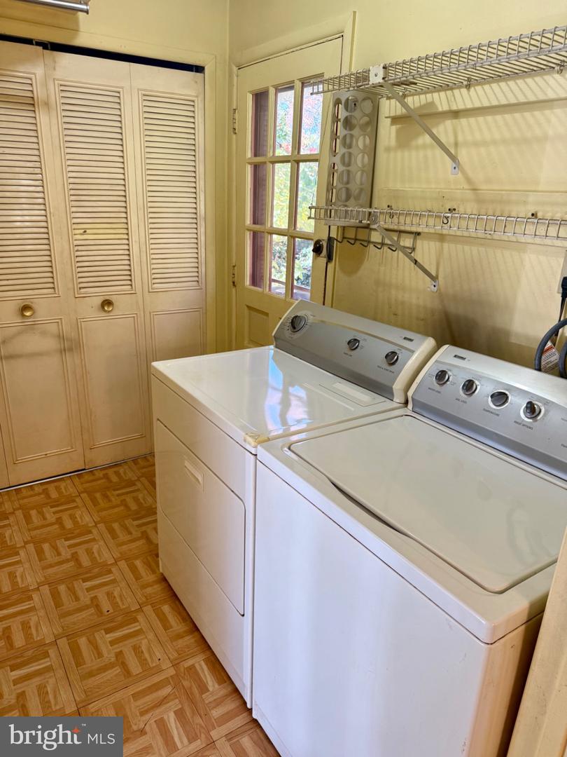 8804 STRAUSE, SPRINGFIELD, Virginia 22153, 3 Bedrooms Bedrooms, 5 Rooms Rooms,2 BathroomsBathrooms,Residential,For sale,8804 STRAUSE,VAFX2277458 MLS # VAFX2277458