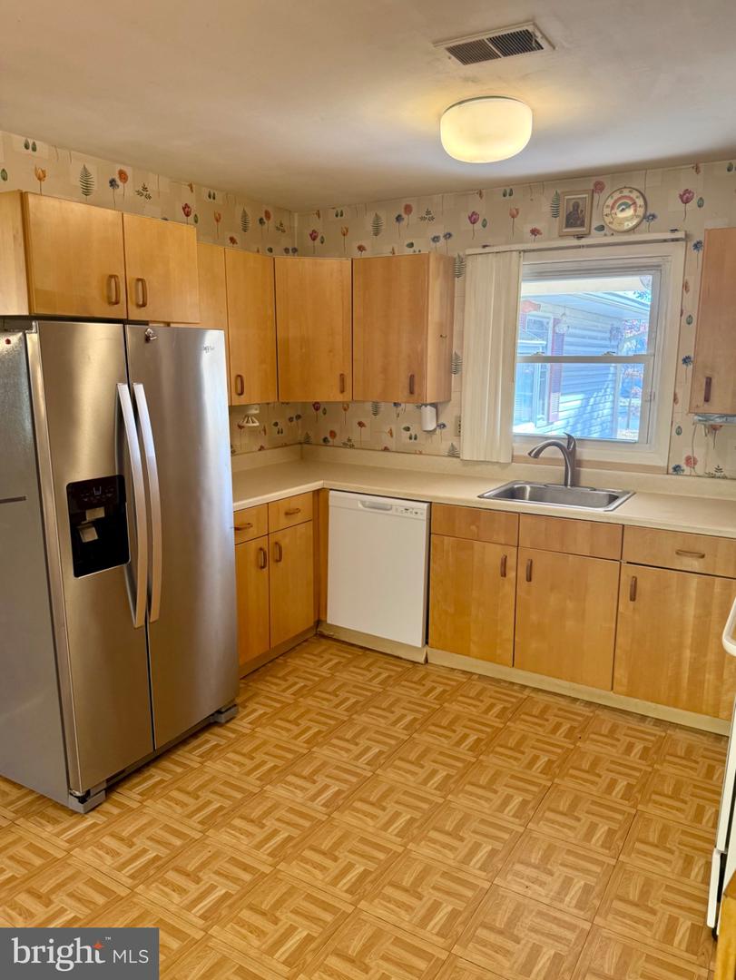 8804 STRAUSE, SPRINGFIELD, Virginia 22153, 3 Bedrooms Bedrooms, 5 Rooms Rooms,2 BathroomsBathrooms,Residential,For sale,8804 STRAUSE,VAFX2277458 MLS # VAFX2277458