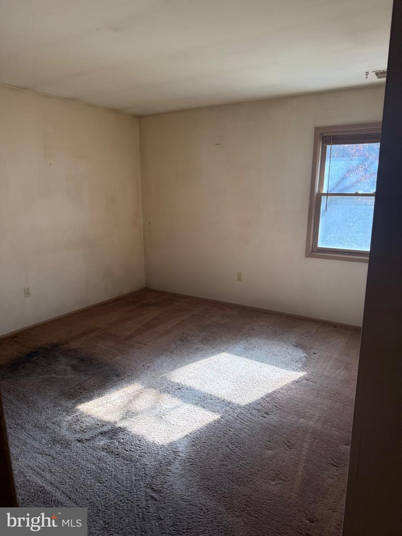 8804 STRAUSE, SPRINGFIELD, Virginia 22153, 3 Bedrooms Bedrooms, 5 Rooms Rooms,2 BathroomsBathrooms,Residential,For sale,8804 STRAUSE,VAFX2277458 MLS # VAFX2277458