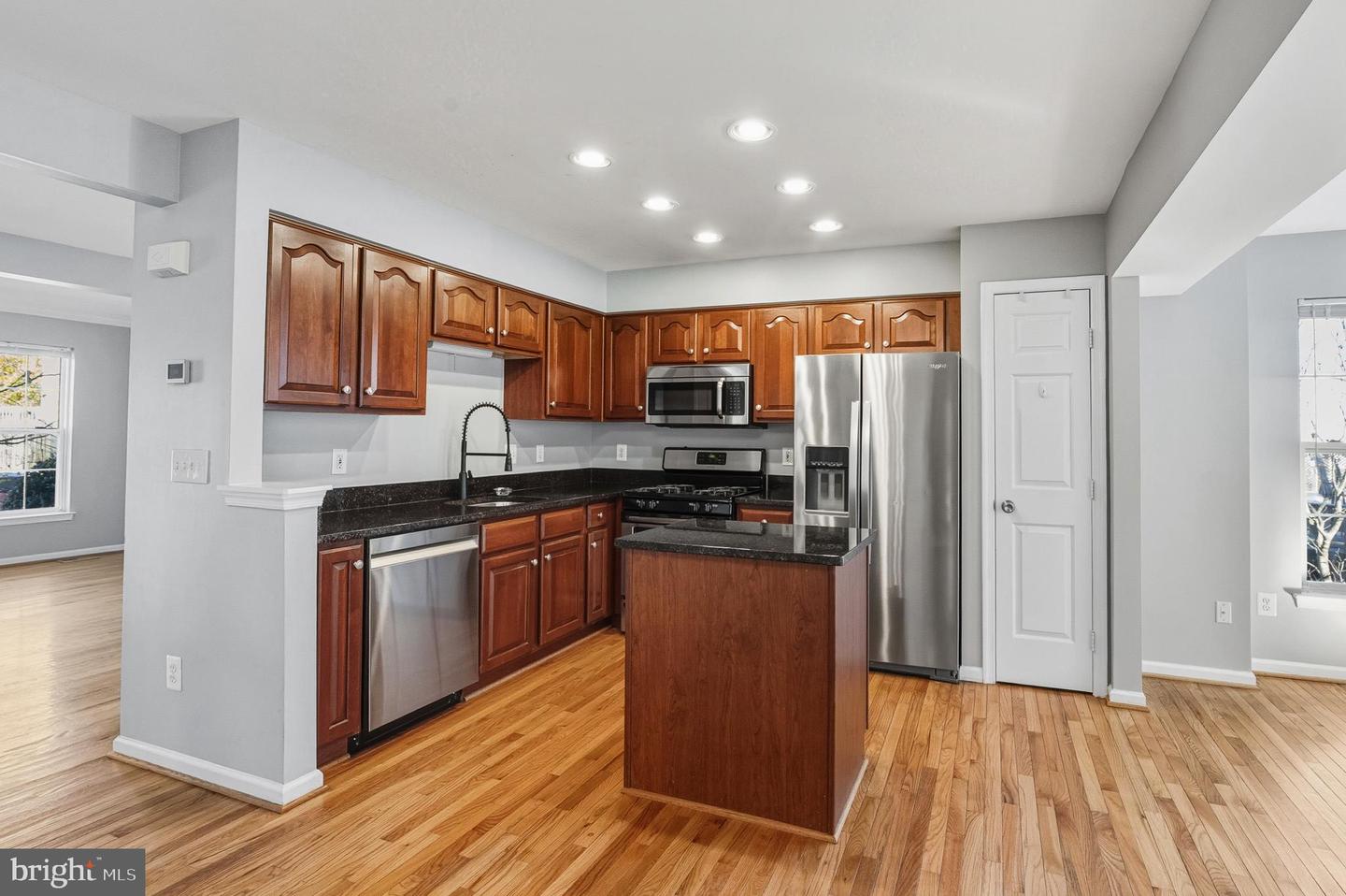 134 SHIRLEY SQ SE, LEESBURG, Virginia 20175, 3 Bedrooms Bedrooms, ,3 BathroomsBathrooms,Residential,For sale,134 SHIRLEY SQ SE,VALO2110484 MLS # VALO2110484