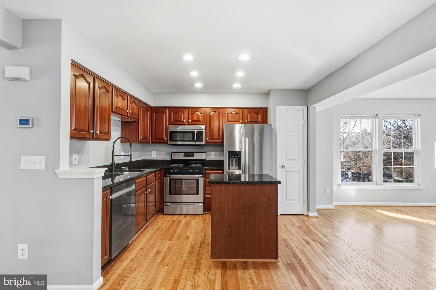 134 SHIRLEY SQ SE, LEESBURG, Virginia 20175, 3 Bedrooms Bedrooms, ,3 BathroomsBathrooms,Residential,For sale,134 SHIRLEY SQ SE,VALO2110484 MLS # VALO2110484