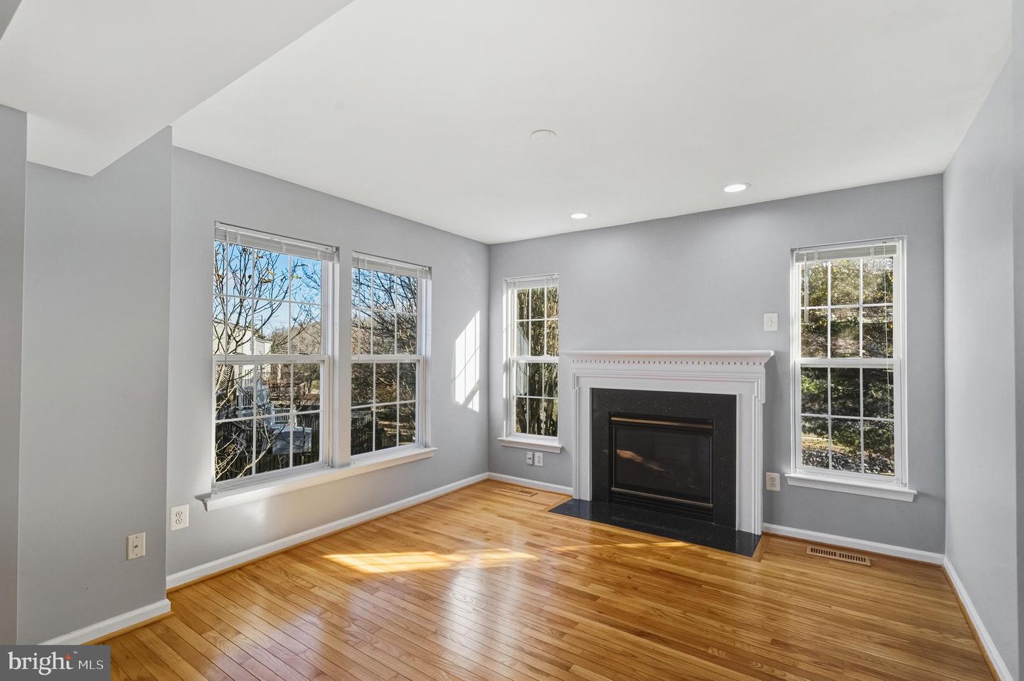 134 SHIRLEY SQ SE, LEESBURG, Virginia 20175, 3 Bedrooms Bedrooms, ,3 BathroomsBathrooms,Residential,For sale,134 SHIRLEY SQ SE,VALO2110484 MLS # VALO2110484