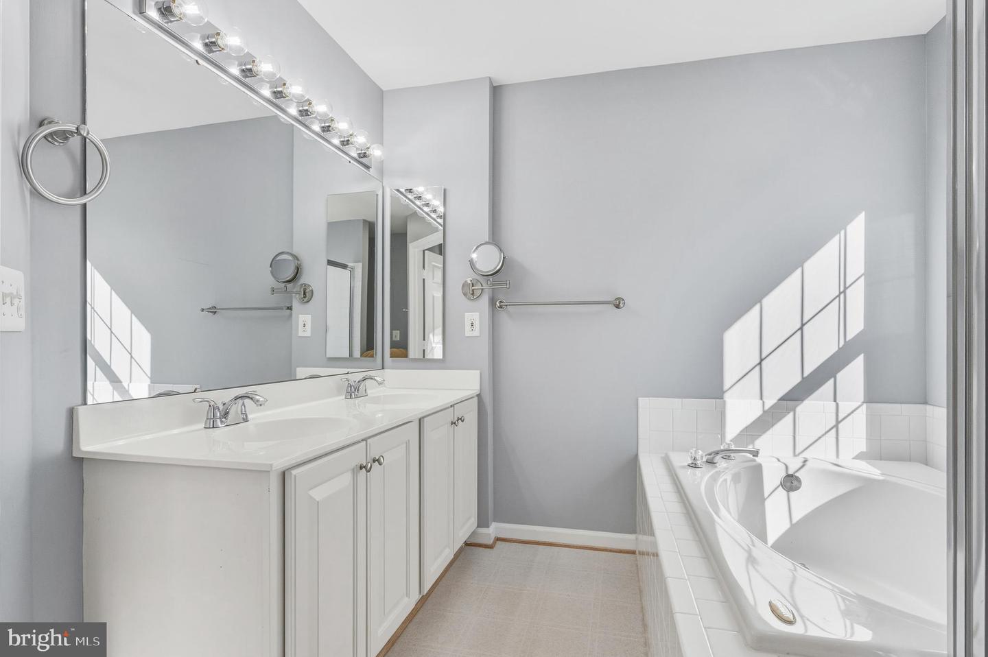 134 SHIRLEY SQ SE, LEESBURG, Virginia 20175, 3 Bedrooms Bedrooms, ,3 BathroomsBathrooms,Residential,For sale,134 SHIRLEY SQ SE,VALO2110484 MLS # VALO2110484