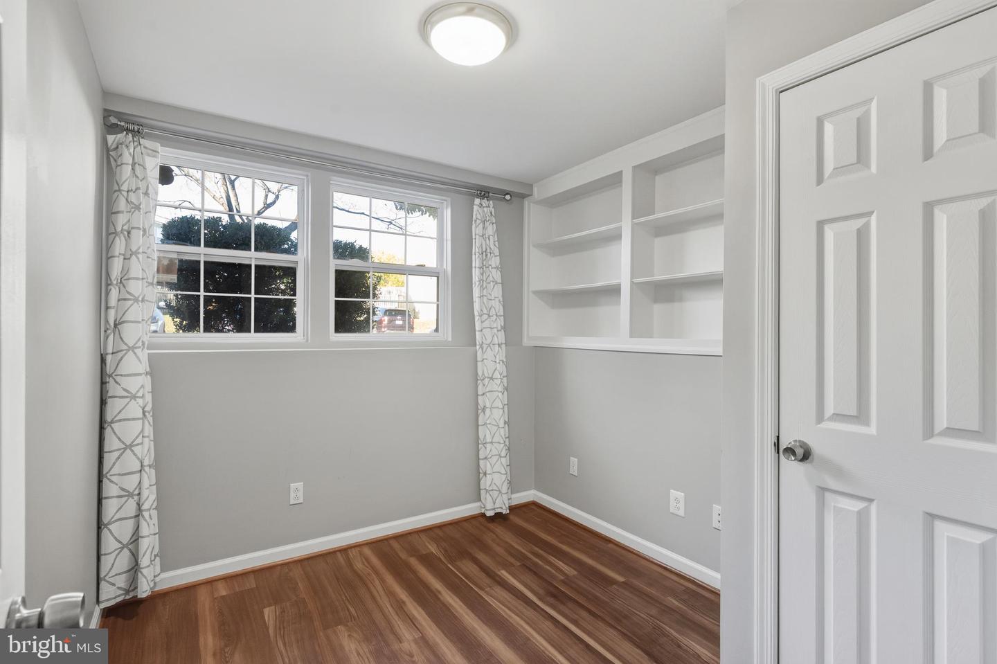 134 SHIRLEY SQ SE, LEESBURG, Virginia 20175, 3 Bedrooms Bedrooms, ,3 BathroomsBathrooms,Residential,For sale,134 SHIRLEY SQ SE,VALO2110484 MLS # VALO2110484