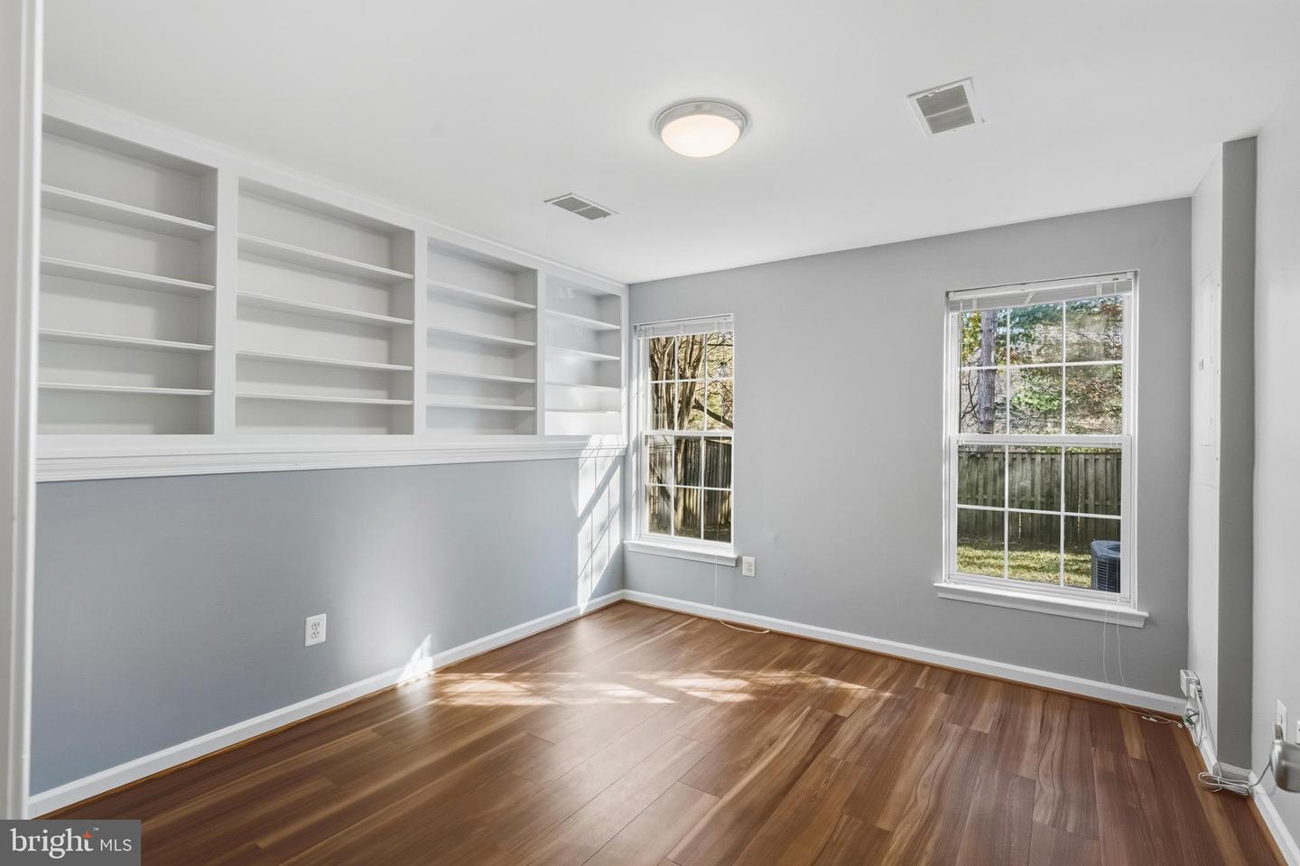 134 SHIRLEY SQ SE, LEESBURG, Virginia 20175, 3 Bedrooms Bedrooms, ,3 BathroomsBathrooms,Residential,For sale,134 SHIRLEY SQ SE,VALO2110484 MLS # VALO2110484