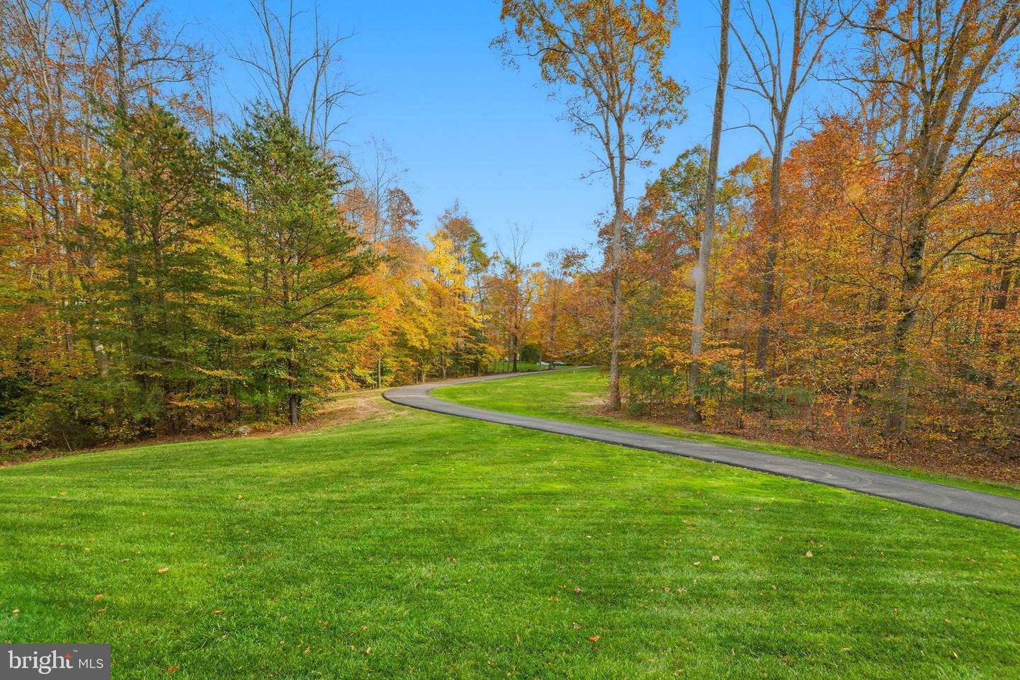 9712 THORN BUSH DR, FAIRFAX STATION, Virginia 22039, 5 Bedrooms Bedrooms, ,4 BathroomsBathrooms,Residential,For sale,9712 THORN BUSH DR,VAFX2277632 MLS # VAFX2277632