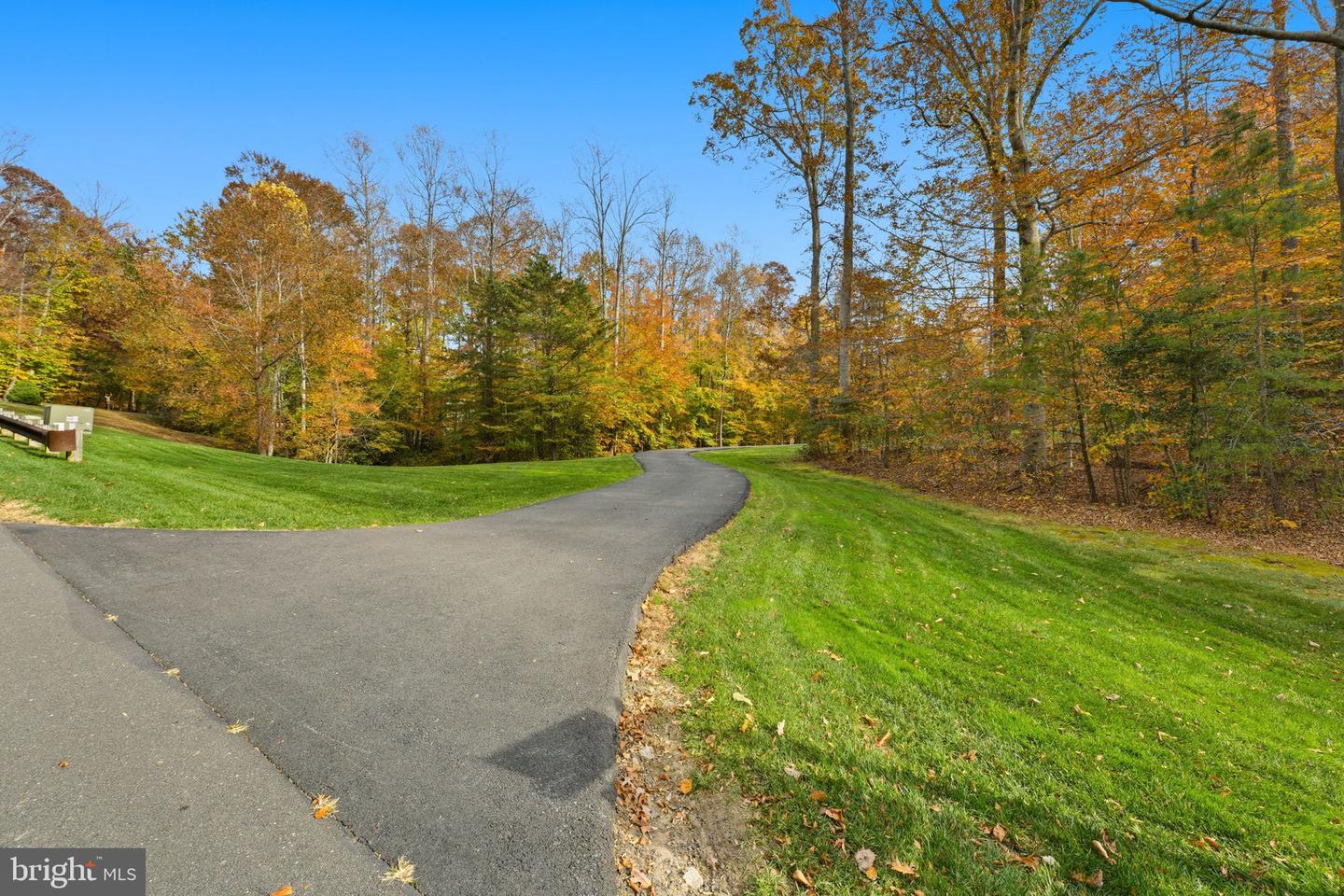 9712 THORN BUSH DR, FAIRFAX STATION, Virginia 22039, 5 Bedrooms Bedrooms, ,4 BathroomsBathrooms,Residential,For sale,9712 THORN BUSH DR,VAFX2277632 MLS # VAFX2277632