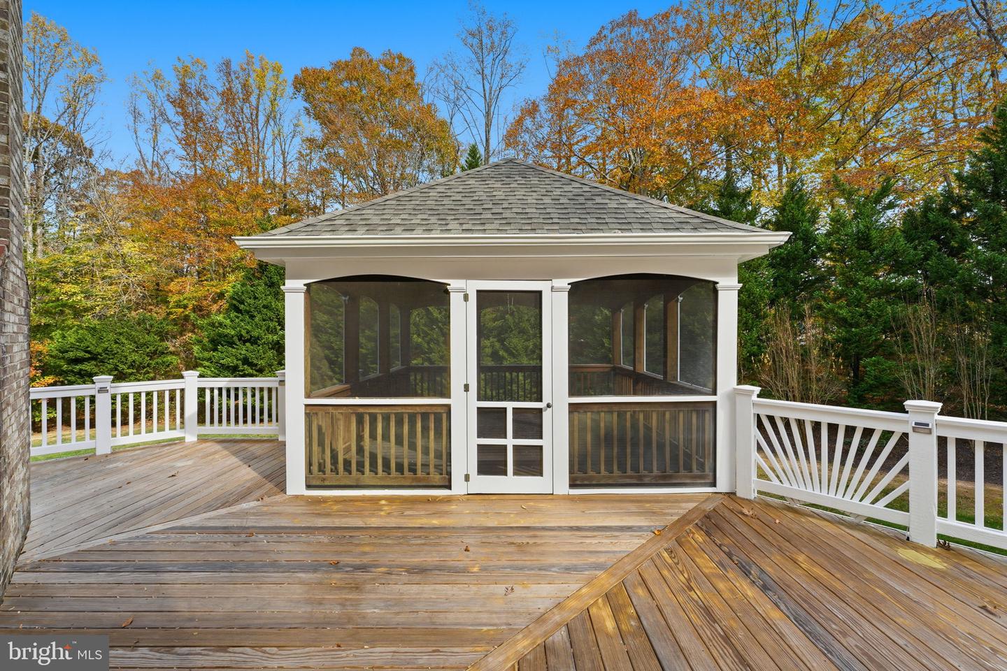 9712 THORN BUSH DR, FAIRFAX STATION, Virginia 22039, 5 Bedrooms Bedrooms, ,4 BathroomsBathrooms,Residential,For sale,9712 THORN BUSH DR,VAFX2277632 MLS # VAFX2277632