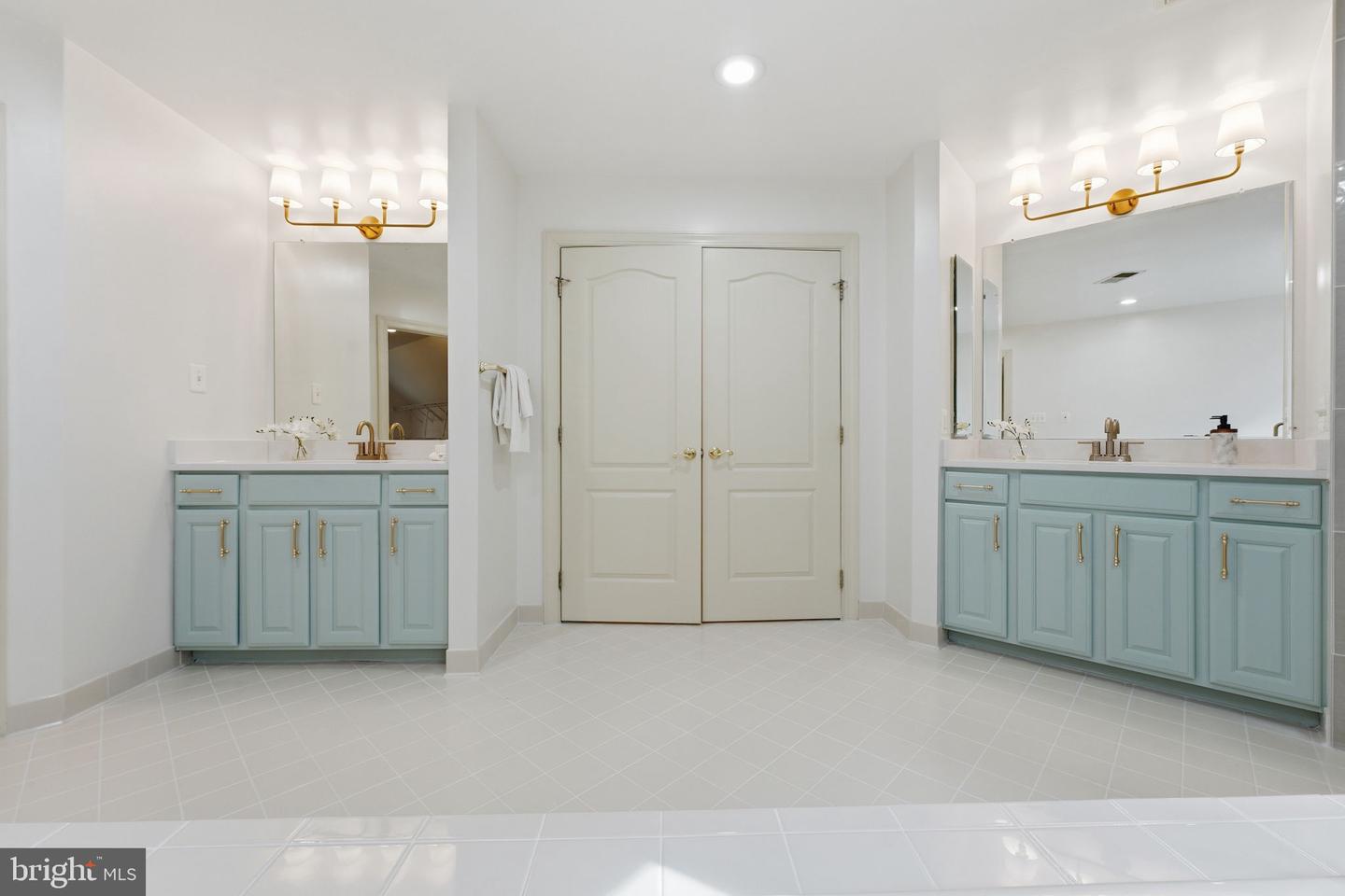 9712 THORN BUSH DR, FAIRFAX STATION, Virginia 22039, 5 Bedrooms Bedrooms, ,4 BathroomsBathrooms,Residential,For sale,9712 THORN BUSH DR,VAFX2277632 MLS # VAFX2277632