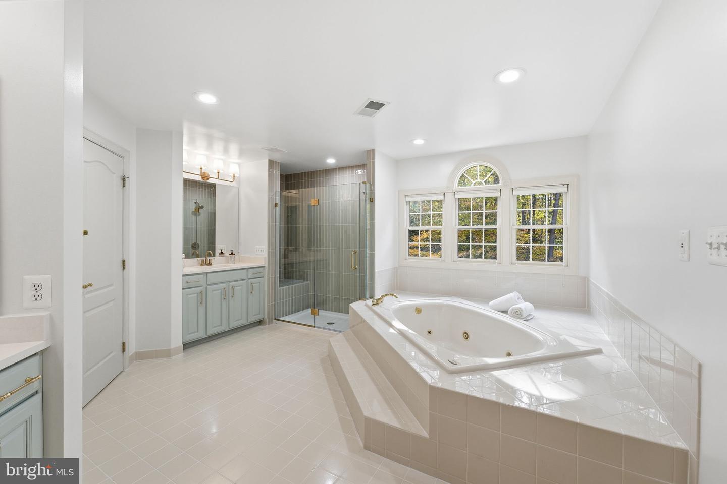 9712 THORN BUSH DR, FAIRFAX STATION, Virginia 22039, 5 Bedrooms Bedrooms, ,4 BathroomsBathrooms,Residential,For sale,9712 THORN BUSH DR,VAFX2277632 MLS # VAFX2277632