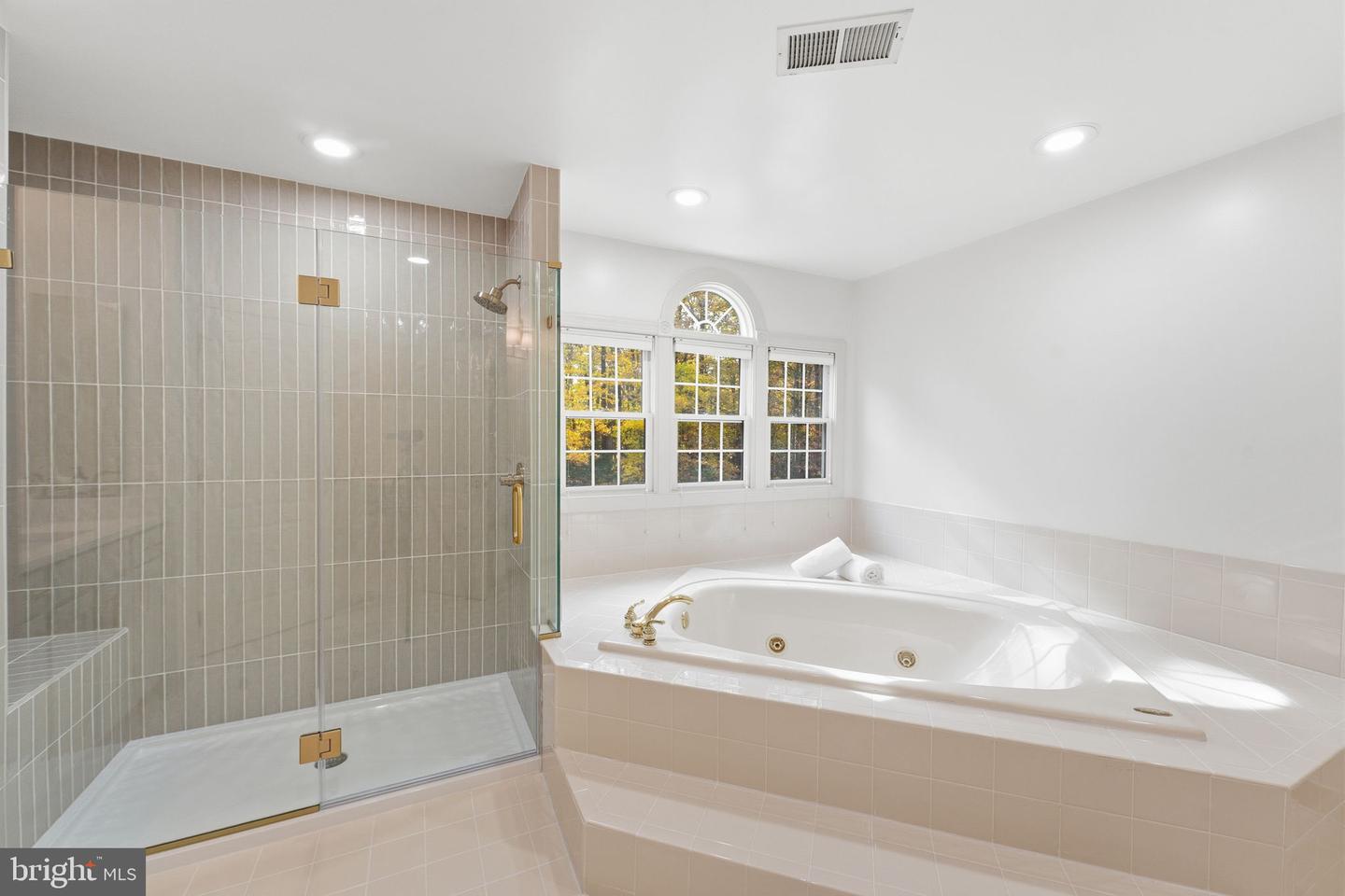 9712 THORN BUSH DR, FAIRFAX STATION, Virginia 22039, 5 Bedrooms Bedrooms, ,4 BathroomsBathrooms,Residential,For sale,9712 THORN BUSH DR,VAFX2277632 MLS # VAFX2277632