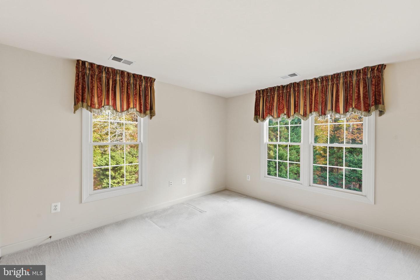 9712 THORN BUSH DR, FAIRFAX STATION, Virginia 22039, 5 Bedrooms Bedrooms, ,4 BathroomsBathrooms,Residential,For sale,9712 THORN BUSH DR,VAFX2277632 MLS # VAFX2277632