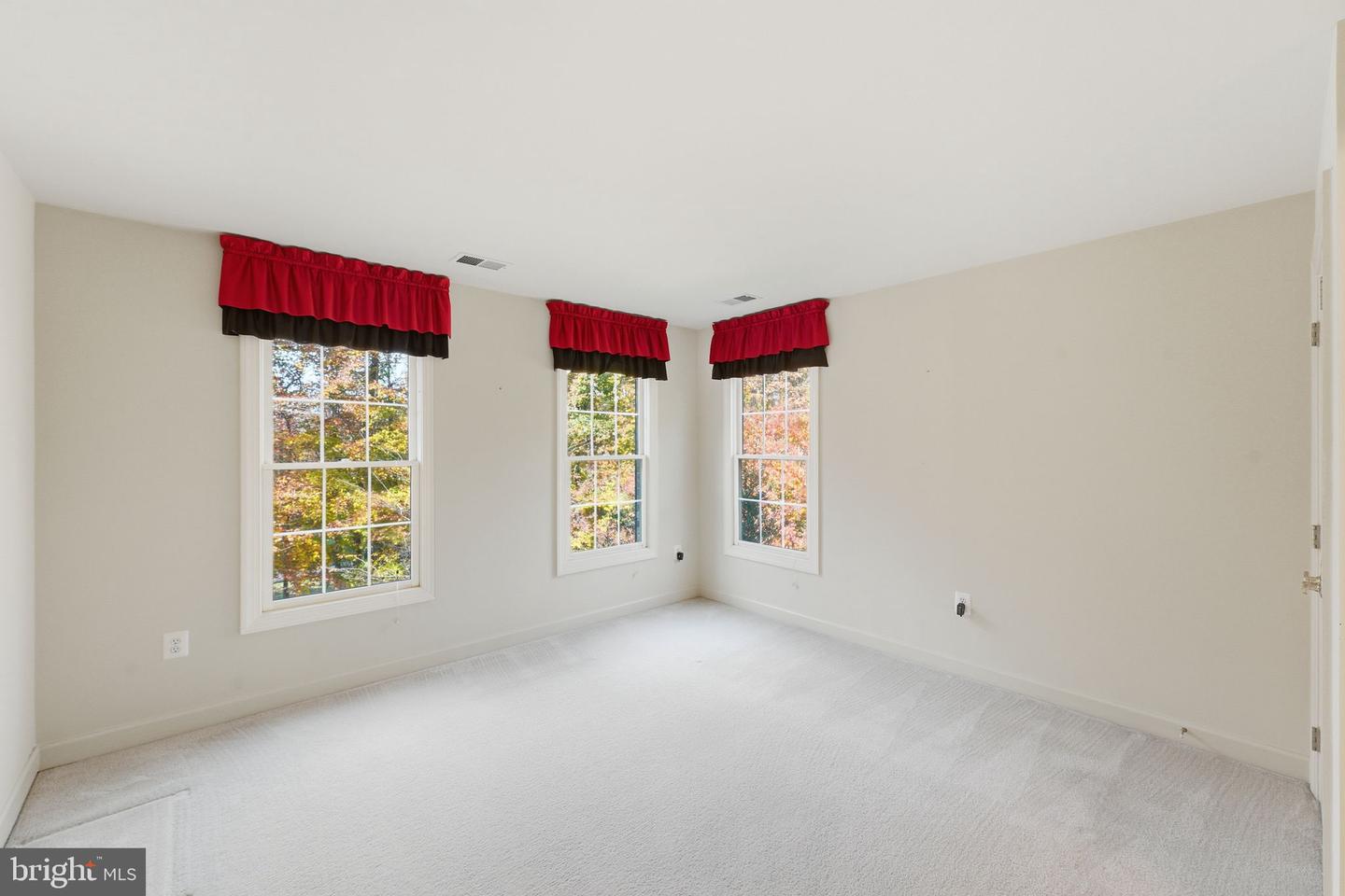 9712 THORN BUSH DR, FAIRFAX STATION, Virginia 22039, 5 Bedrooms Bedrooms, ,4 BathroomsBathrooms,Residential,For sale,9712 THORN BUSH DR,VAFX2277632 MLS # VAFX2277632