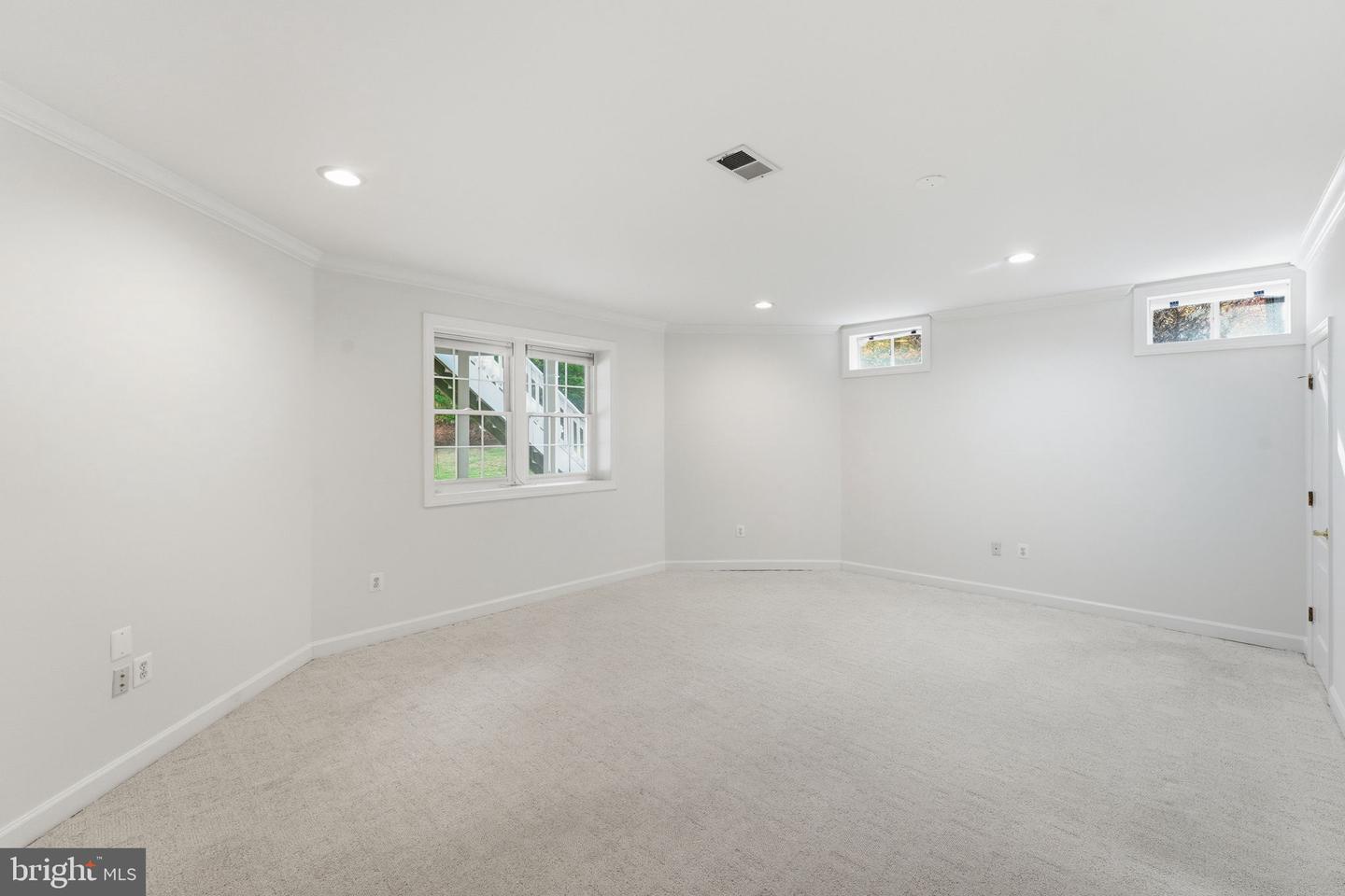 9712 THORN BUSH DR, FAIRFAX STATION, Virginia 22039, 5 Bedrooms Bedrooms, ,4 BathroomsBathrooms,Residential,For sale,9712 THORN BUSH DR,VAFX2277632 MLS # VAFX2277632