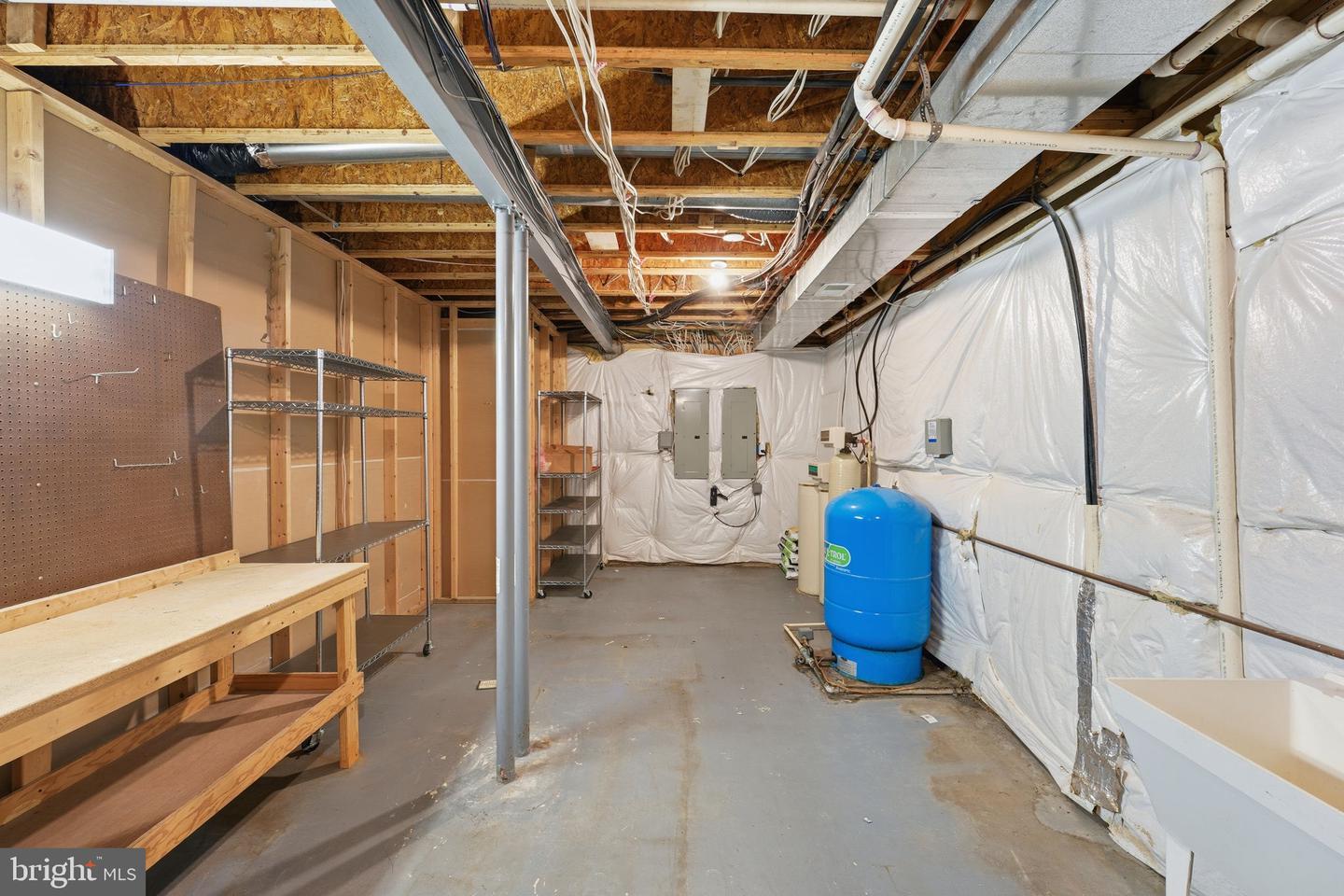 9712 THORN BUSH DR, FAIRFAX STATION, Virginia 22039, 5 Bedrooms Bedrooms, ,4 BathroomsBathrooms,Residential,For sale,9712 THORN BUSH DR,VAFX2277632 MLS # VAFX2277632