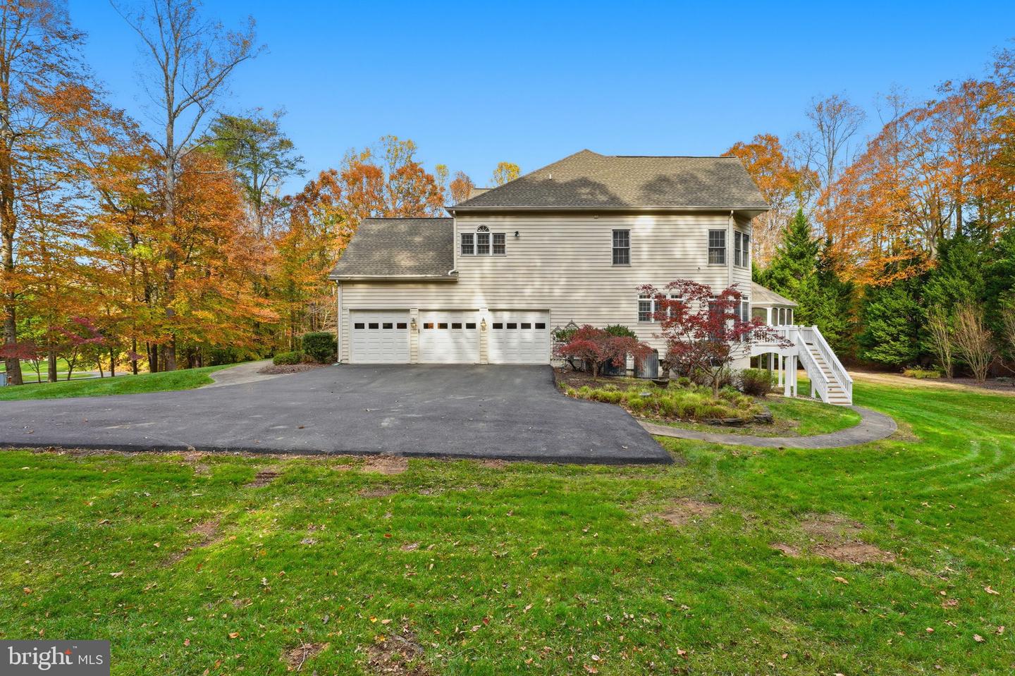 9712 THORN BUSH DR, FAIRFAX STATION, Virginia 22039, 5 Bedrooms Bedrooms, ,4 BathroomsBathrooms,Residential,For sale,9712 THORN BUSH DR,VAFX2277632 MLS # VAFX2277632