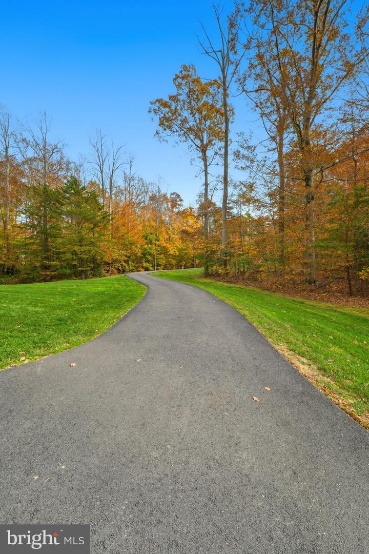 9712 THORN BUSH DR, FAIRFAX STATION, Virginia 22039, 5 Bedrooms Bedrooms, ,4 BathroomsBathrooms,Residential,For sale,9712 THORN BUSH DR,VAFX2277632 MLS # VAFX2277632