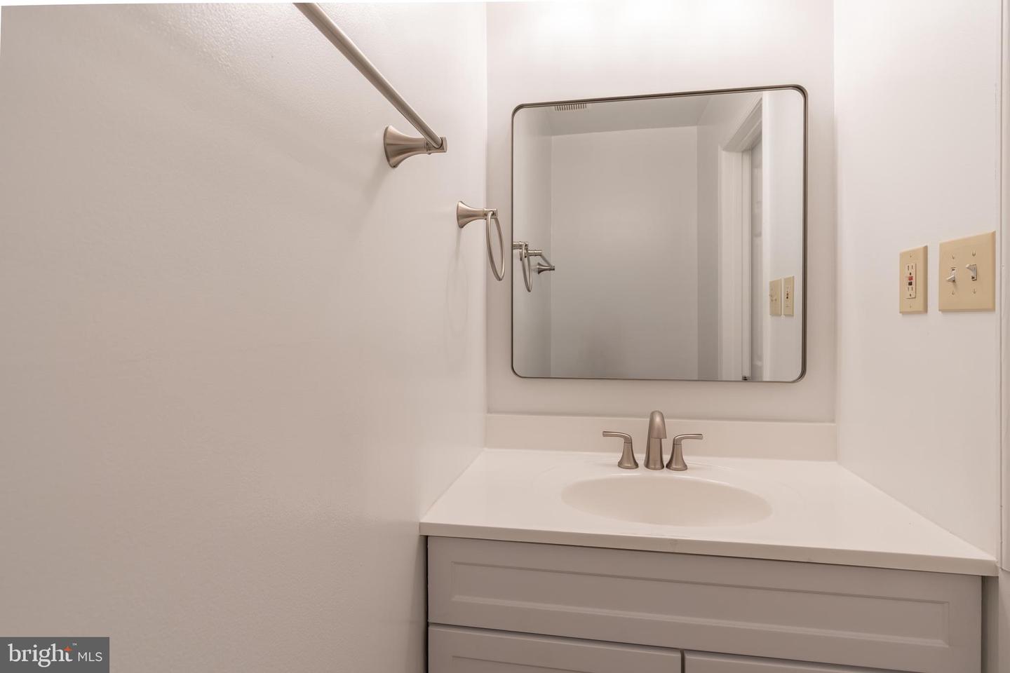 8010 MERRY OAKS LN, VIENNA, Virginia 22182, 3 Bedrooms Bedrooms, ,2 BathroomsBathrooms,Residential,For sale,8010 MERRY OAKS LN,VAFX2277796 MLS # VAFX2277796