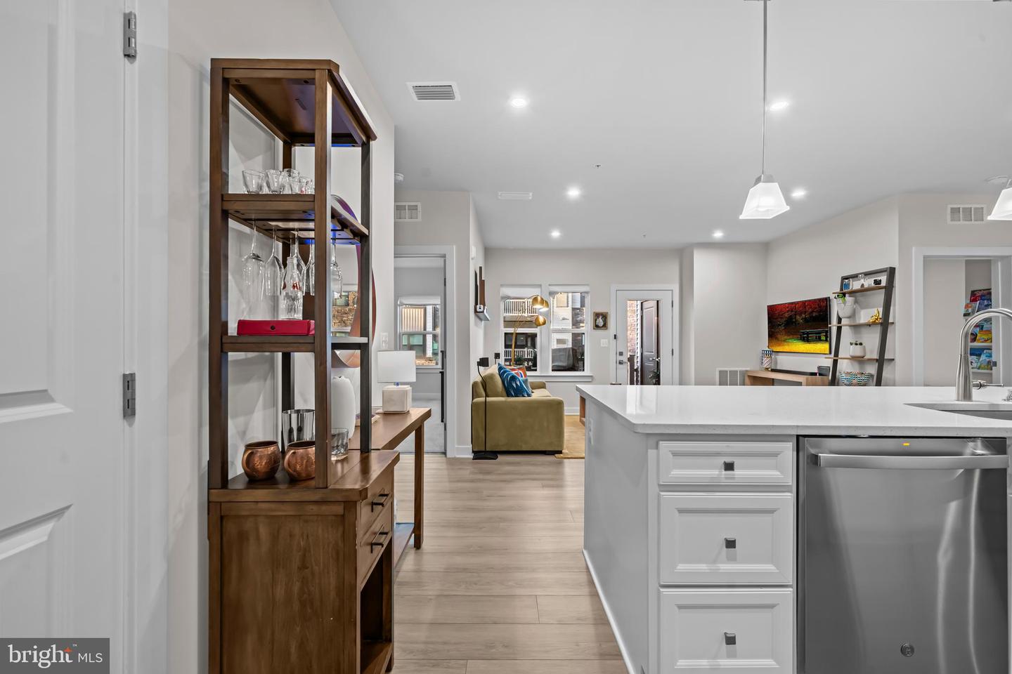 21460 MOUNT STERLING TER #102, STERLING, Virginia 20164, 2 Bedrooms Bedrooms, ,2 BathroomsBathrooms,Residential,For sale,21460 MOUNT STERLING TER #102,VALO2110782 MLS # VALO2110782